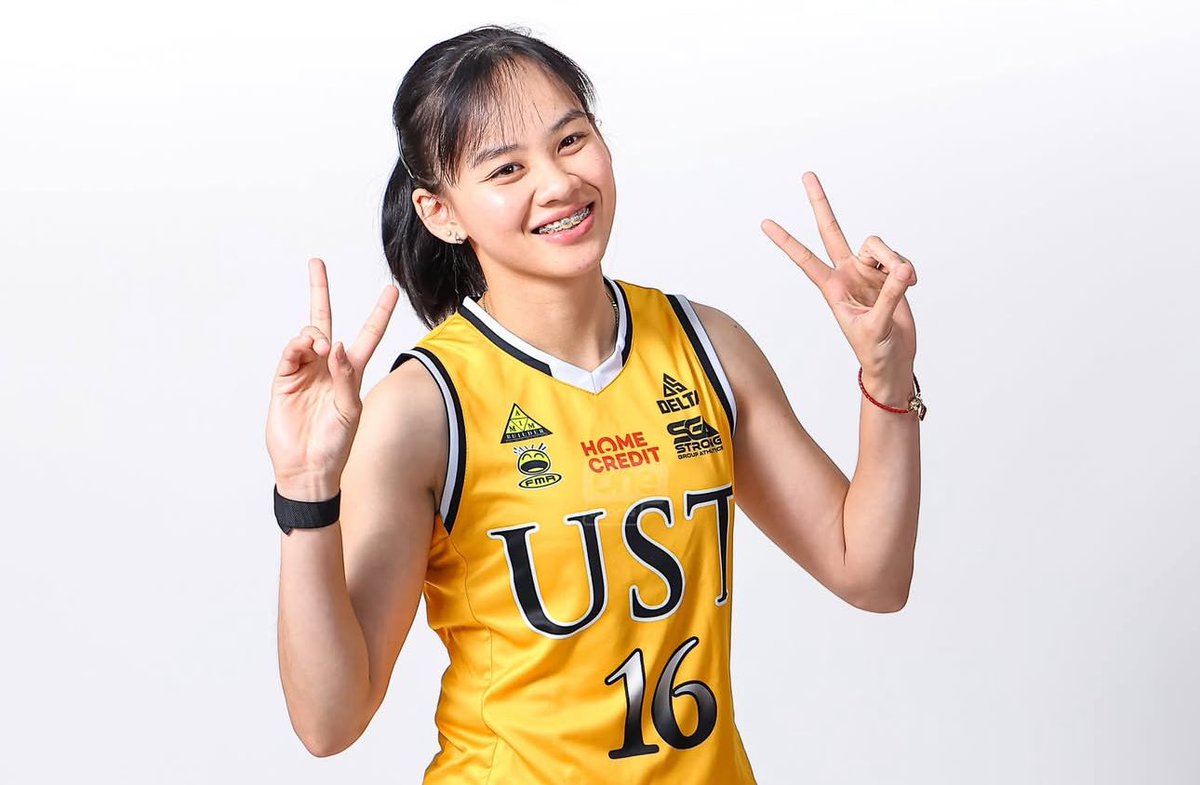 heyyyyyyy may naalala akong rookie year pic niyang ganitoo🥺 (parang ang ganda na pala ng jersey hahahahaha)