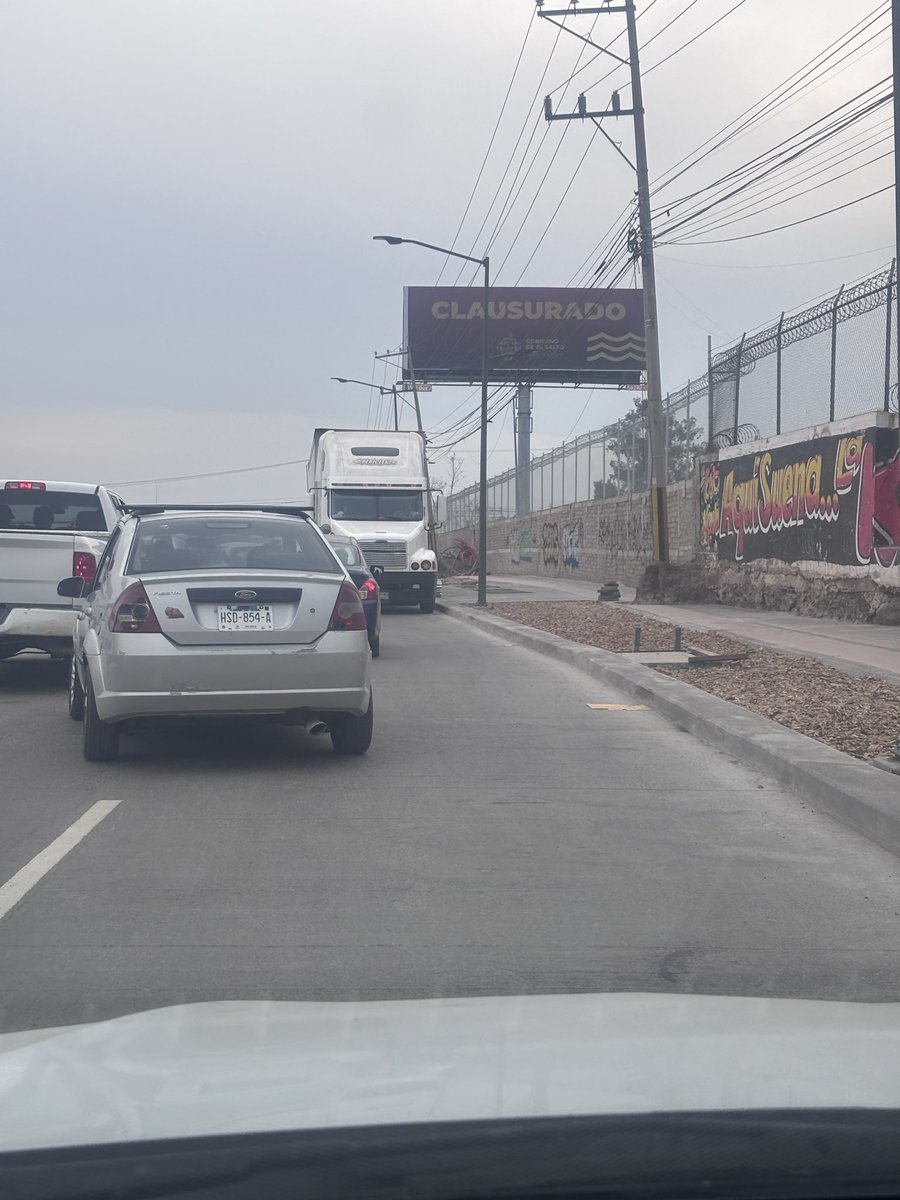 Luisaco17519782's tweet photo. @Trafico_ZMG estos que pedo y vialidad ni sus luces carretera a Chapala y el trece en la chatarrera https://t.co/9Js99OS52d