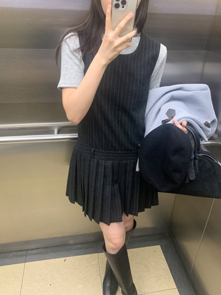 이런 셋업이나 원피스 추천
코디 생각할 필요없이 중요한 날마다 입으면 됨