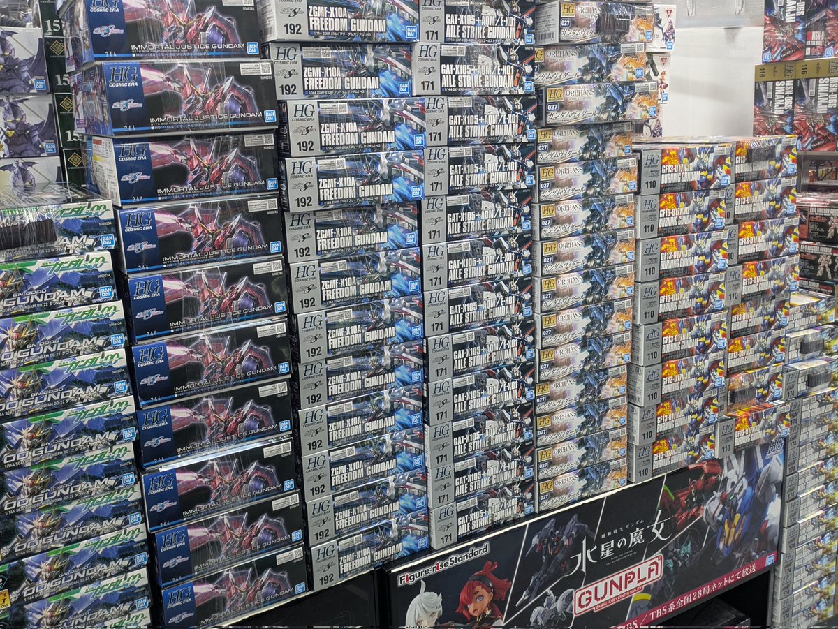StoneStone_Man's tweet photo. 仕事帰り #ヨドバシカメラ へ寄り道
新商品再販品が数多並んでるけど急ぎ購入する物は無く
本日も何も買わず撤収 https://t.co/jKtxlE5b7H