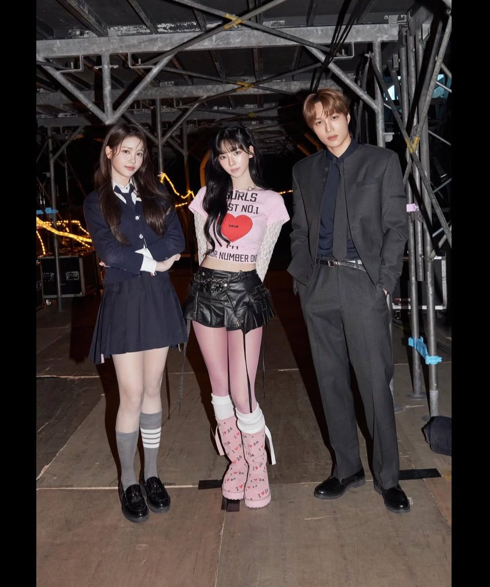 MENURUT GUE INI SUMBER KEGILAAN GUE SIH KEK BAYANGIN SEHUN JENO SEFRAME KEKKKK HUAAHHHHH OKSIGEN MANA OKSIGEN. KAI KARINA JUGA WKAKAKSKJSKSNAKAKAK