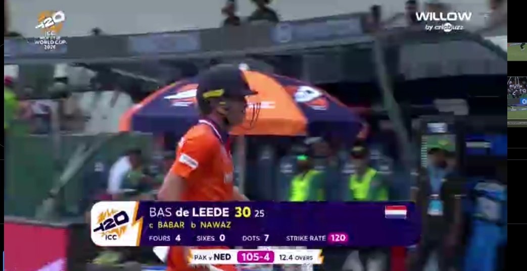 YelloveLanka's tweet image. 𝗟𝗲𝗲𝗱𝗲 𝗗𝗘𝗣𝗔𝗥𝗧𝗦 for 30 (25)!

𝑵𝒂𝒘𝒂𝒔 STRIKES again.
𝑩𝒂𝒃𝒂𝒓 CAUGHT again

#PAKvsNETH #T20WC

📸: @𝑾𝑰𝑳𝑳𝑶𝑾 𝑻𝑽