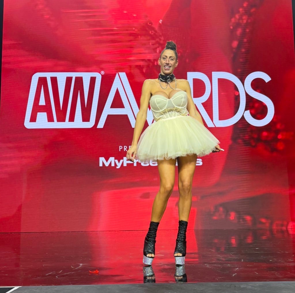 JohnnyPlows's tweet image. Now let’s sit back and see what she does in 2026🍾 @skye_hotwife