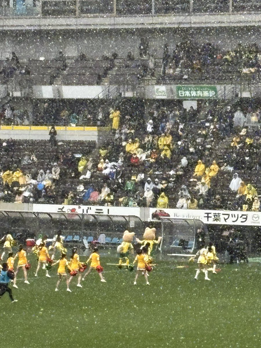 くっそ寒かった！！
前半の2点が重かったなぁ
決め切る精度とパワーと気合いを！！
ハーフタイムの
懐かしい曲聞けて
思わずホッコリした☺️☺️

#jefunited
#ジェフ千葉
#jleague
#WINBYALL