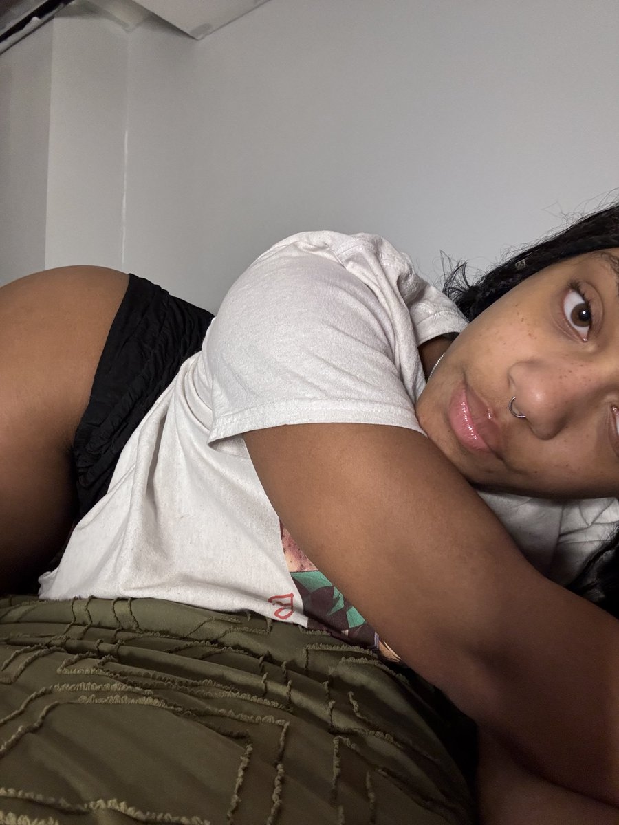 DNymph__'s tweet photo. Netflix and Chill? 🥴 https://t.co/IWtDzOm98m