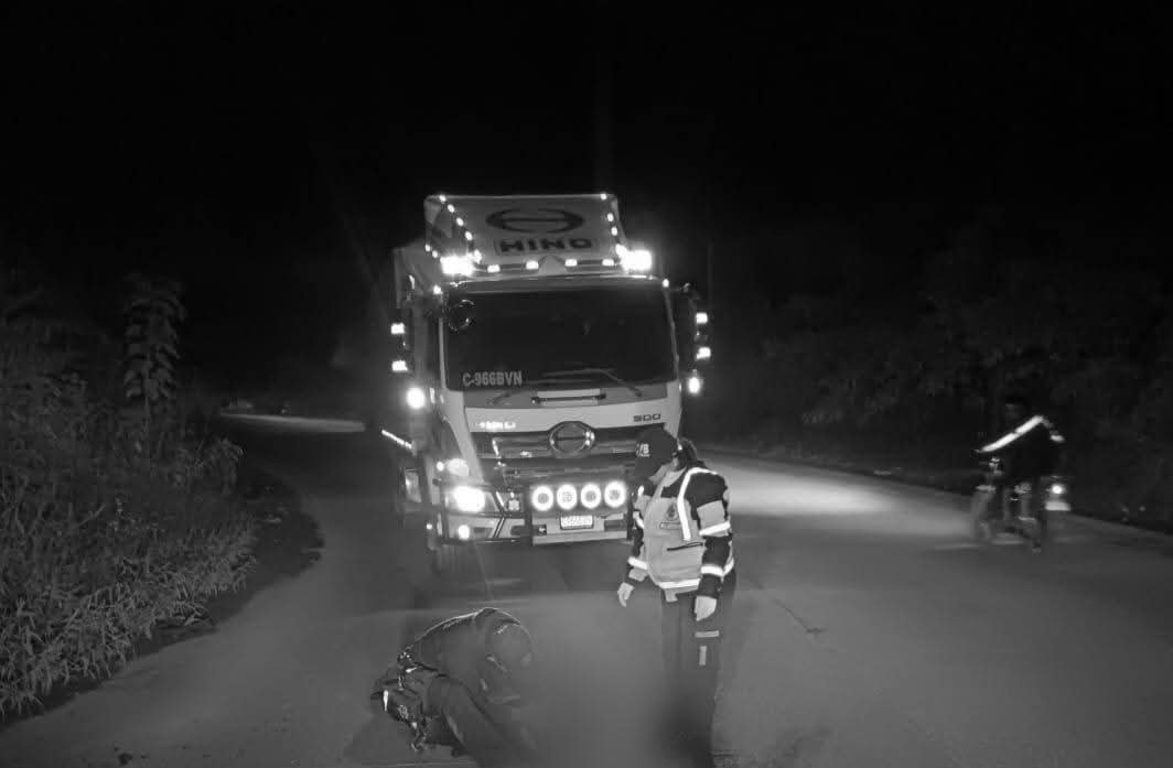 En el kilómetro 210 de la antigua Ruta a las Verapaces,  B Vol brindaron atención prehospitalaria a una persona de sexo masculino, no identificada, quien fue atropellada por un vehículo con características desconocidas. Posteriormente, fue trasladada al Hospital Regional.
