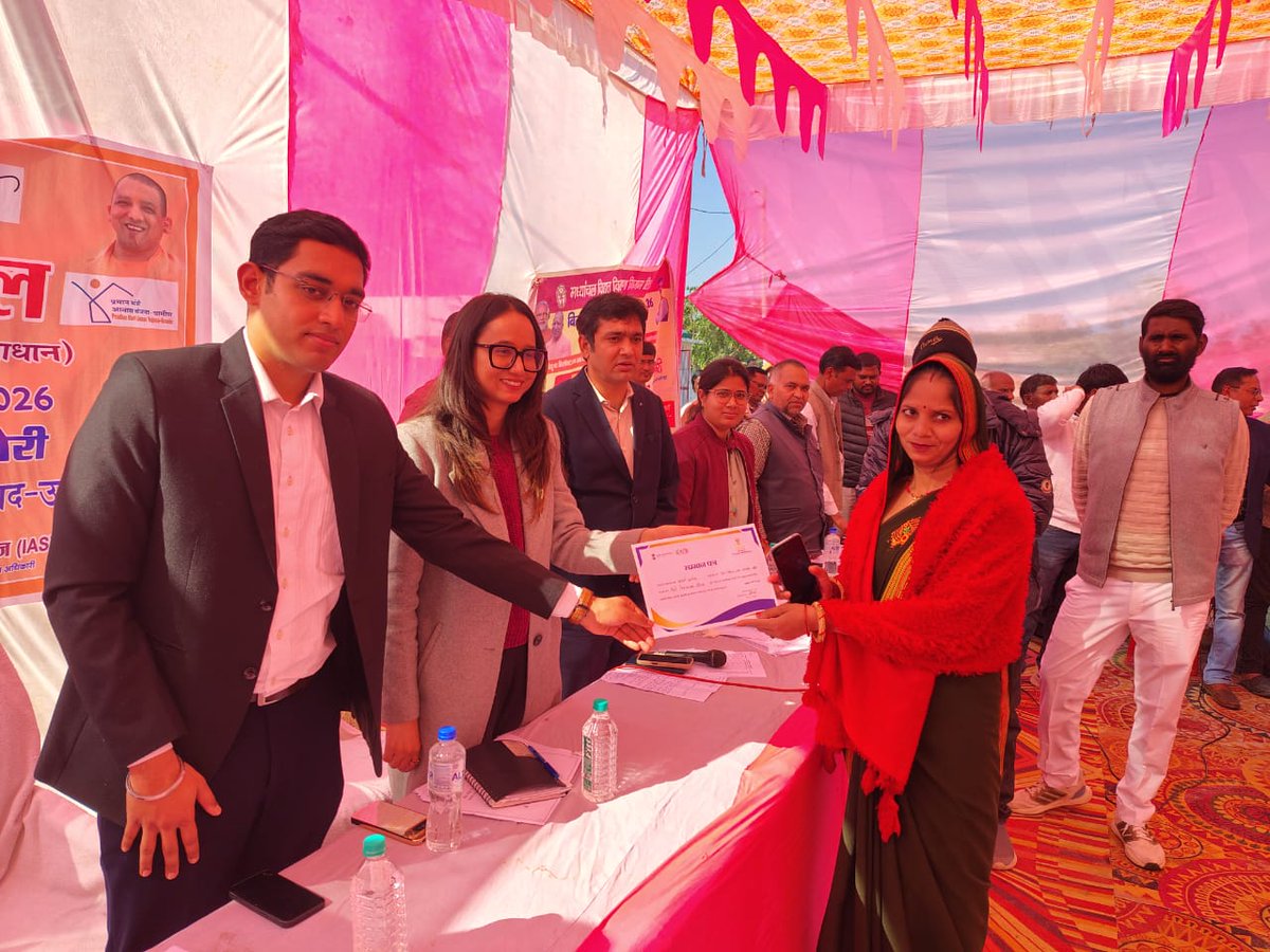 मुख्य विकास अधिकारी द्वारा विकास खण्ड औरास के अन्तर्गत स्थित ग्राम पंचायत बैरी में ग्राम चौपाल का आयोजन कर स्थानीय लोगों की समस्याओं का निस्तारण किया गया एवं गांव में लाइब्रेरी/रीडिंग रूम का उद्घाटन ग्राम प्रधान के साथ किया गया।