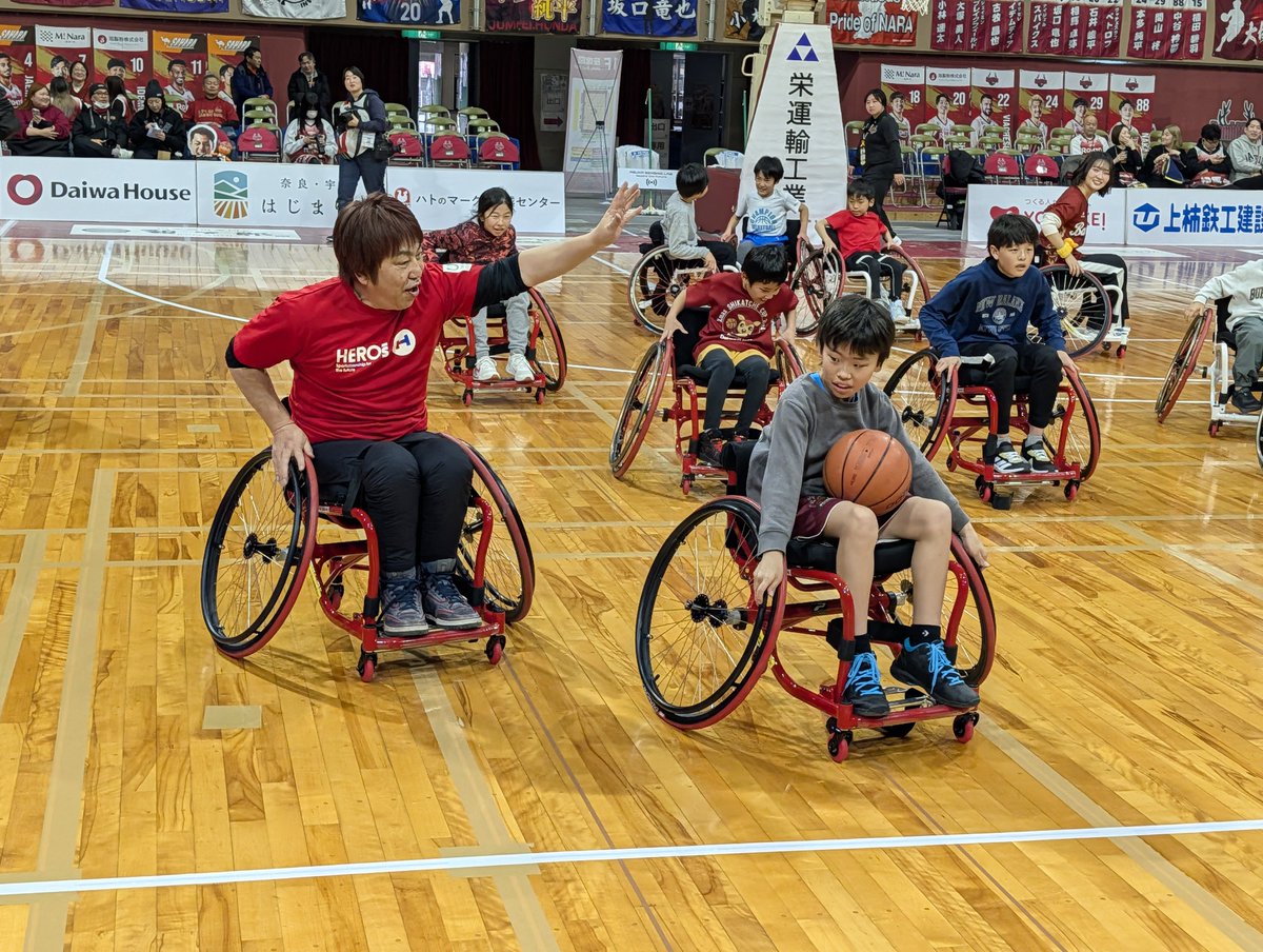 bambitiousnara's tweet photo. 🦌🏀
車いすバスケットボール体験会🏀
シドニーパラリンピック車いすバスケットボール日本代表キャプテン #根木慎志 さんによる、体験会を実施しました😊

@NegiShinji 
#バンビシャス奈良 
#CHARGEUP https://t.co/vMiJw2bcJM
