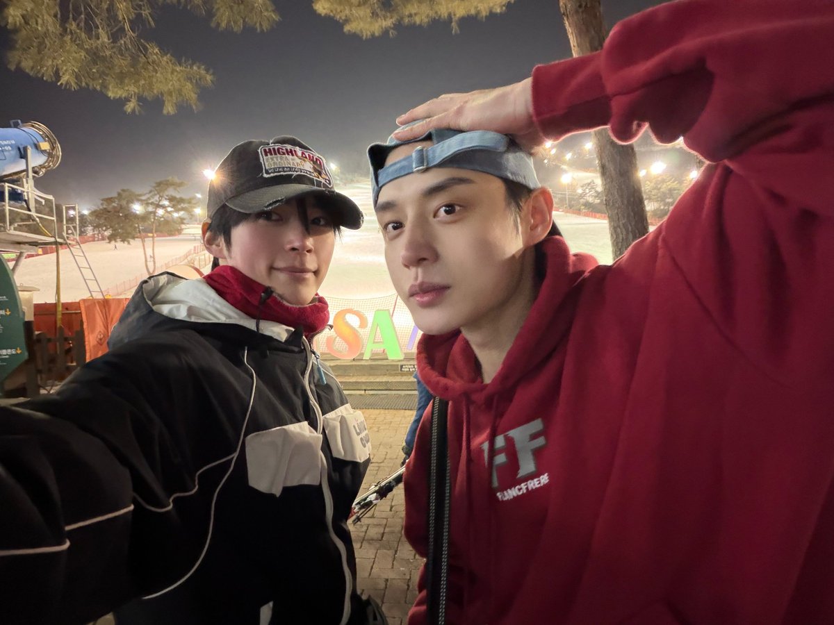 🦋💭+

- yesterday I went to a ski resort..my butt hurt haha
- yes with hanbin hehe,Hanbin dad was there too &amp; he took such good care of me,so I was grateful
- I thought I wouldn't fall,it would be fine not wear hip protector, but they told me to put it on &amp;yes..I fell right away