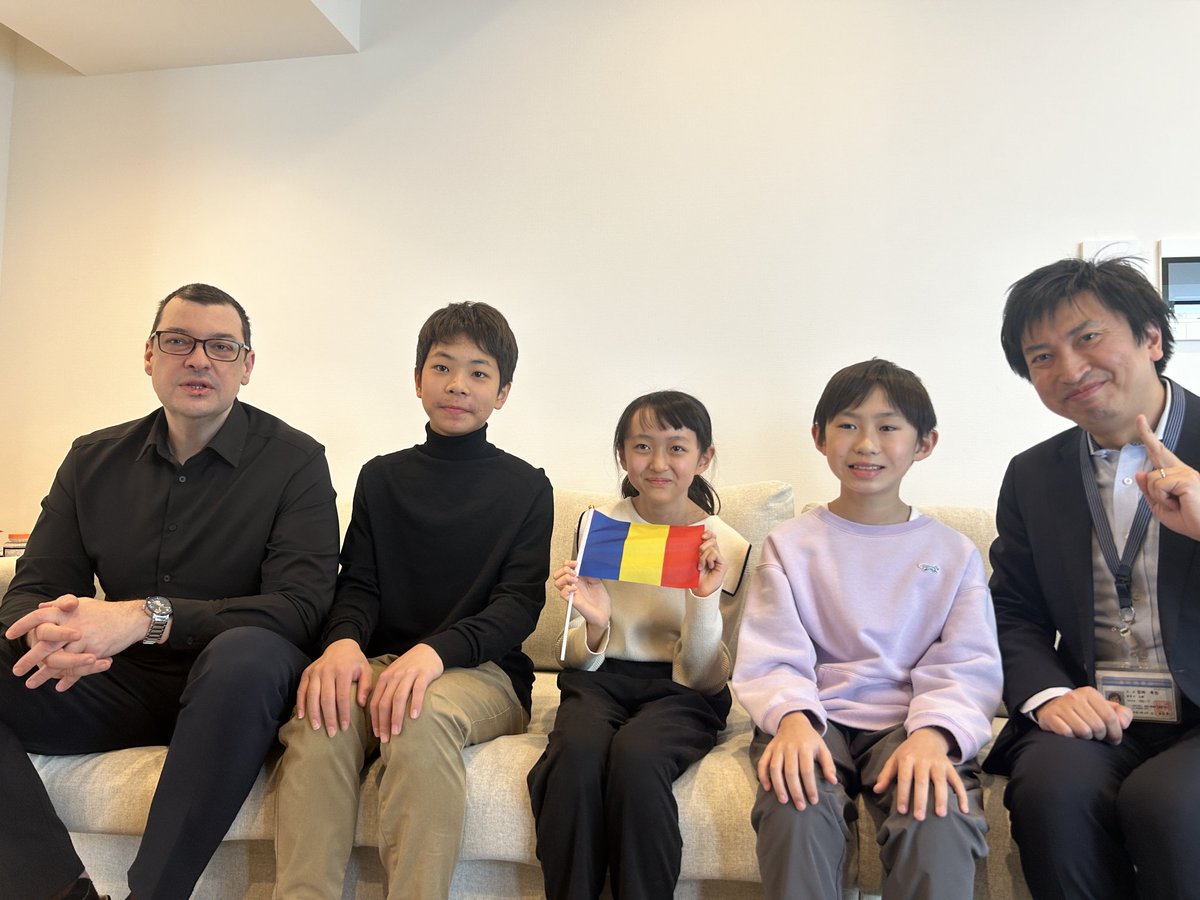 minato_kankou's tweet image. ＼こども大使館デイを開催しました／
港区の子供たちが、リトアニア共和国大使館🇱🇹とルーマニア大使館🇷🇴を訪問。英語で交流しながら料理や文化体験を楽しみ、大使への質問で新しい発見がいっぱいの一日でした！