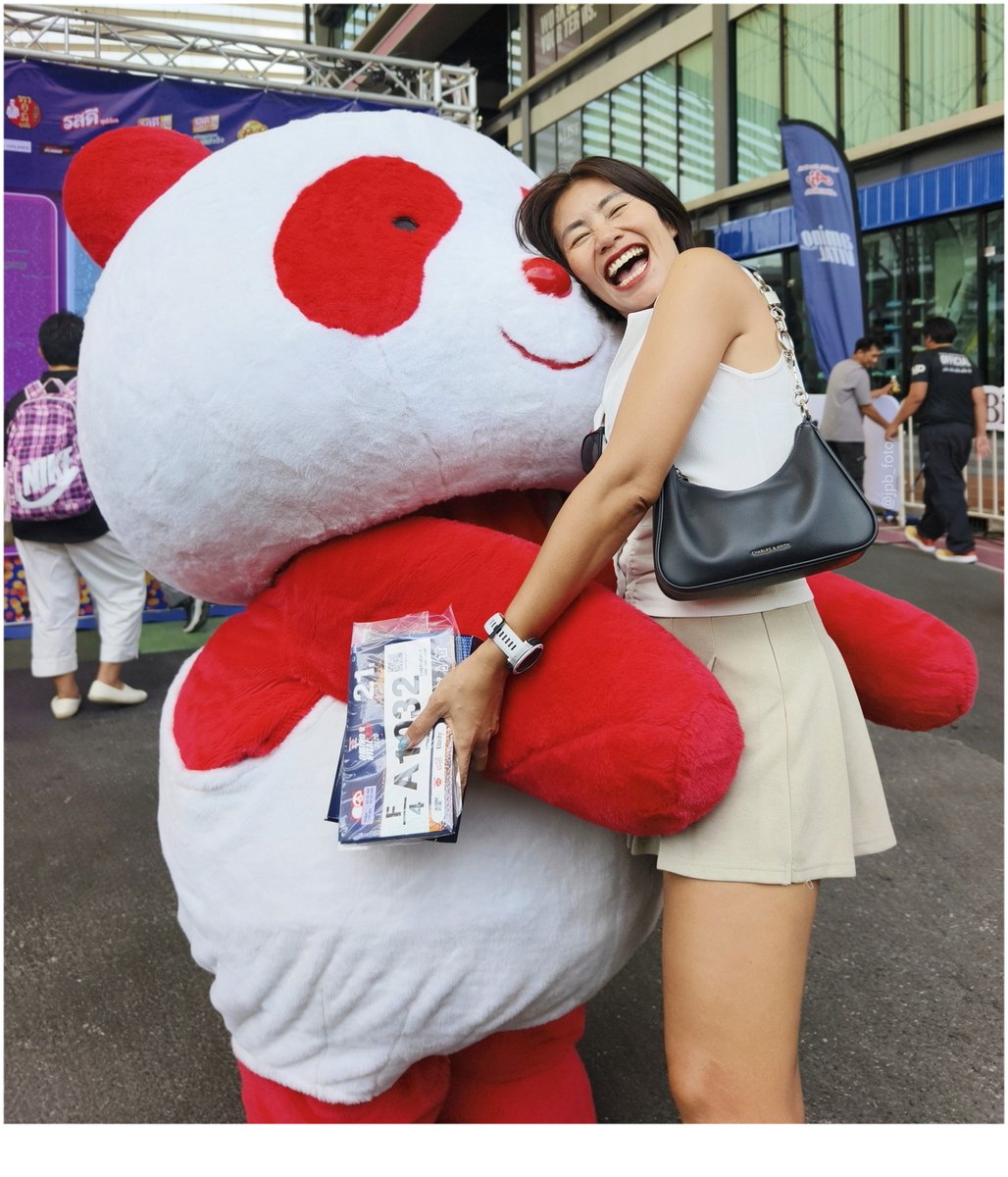 jpb_foto's tweet photo. Hug attack activated
He really didn't want to let you go ๐ค๐ผ
#PandaHug #CuteOverload #HappyVibes
@aui_kumjing โจ๐ท https://t.co/gKzoDLeY3Q