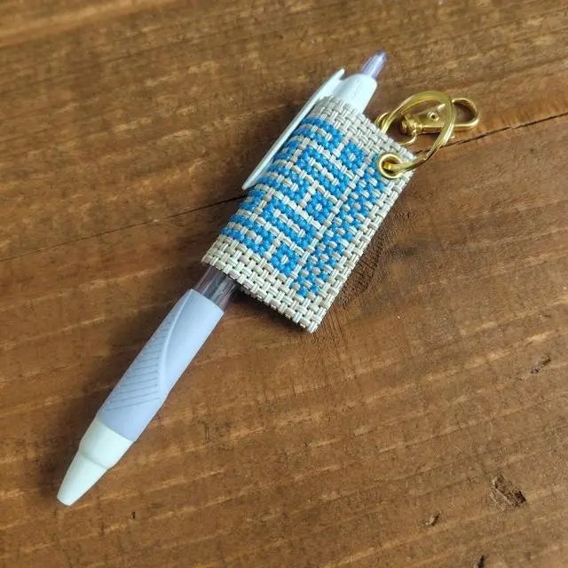 labo_mochi's tweet photo. わりと便利です！

ボールペンのキーホルダー (Rectangle#3845) #minne 　#クロスステッチ
https://t.co/HuQGuyoiZr https://t.co/73ARJNzQlj