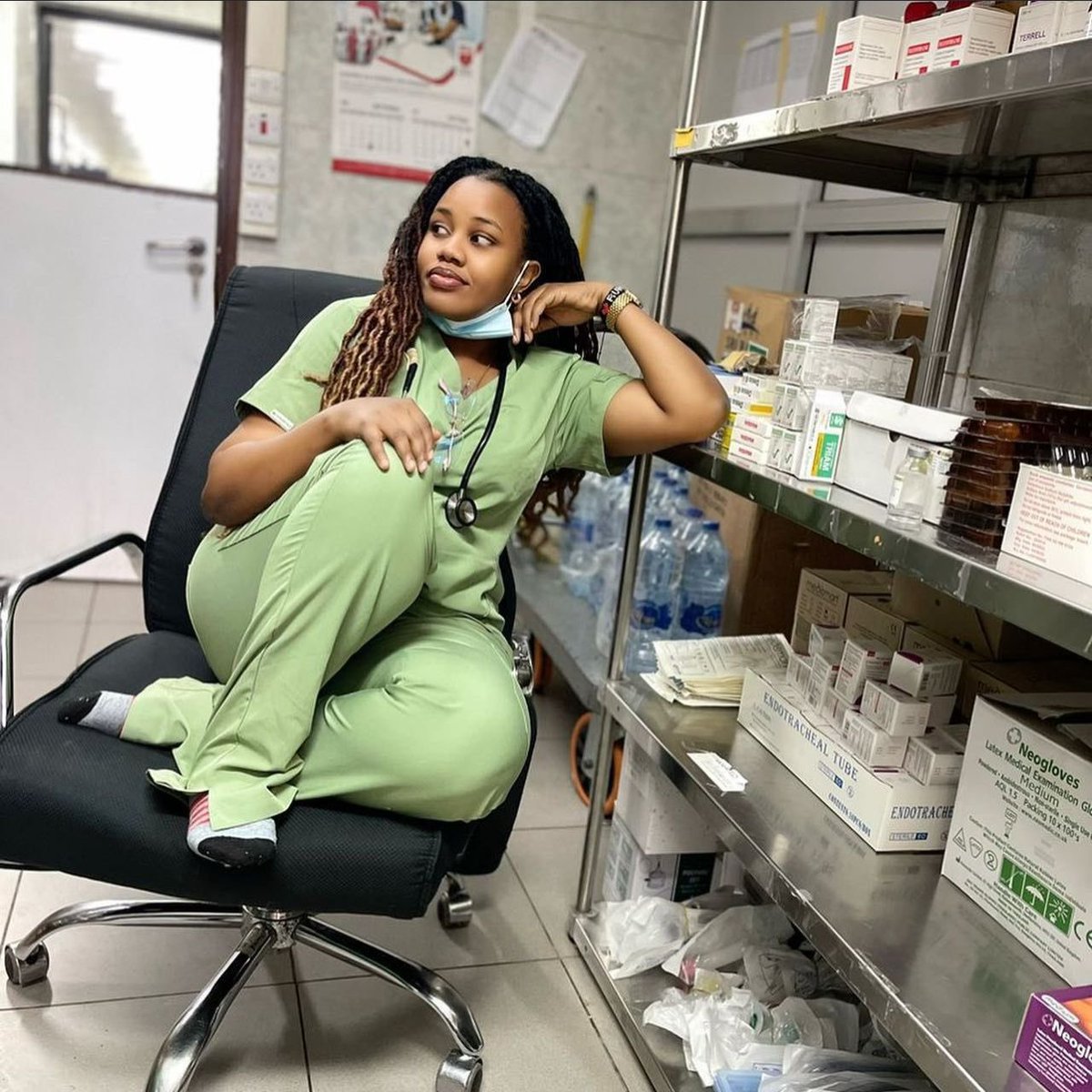 blair_kizza's tweet image. Weekend Hustle 🔥⏳

SCRUBS KAMPALA has everything for real healthcare workers 🇺🇬
🩺  Scrubs (men &amp;amp; women)
🥼 Clinical &amp;amp; lab coats
👟 Theatre footwear
🎧 Original Littmann stethoscopes
🩸 BP machines, thermometers, pulse oxys, glucometers &amp;amp; strips
🤰 Fetal dopplers, &amp;amp; essentials…