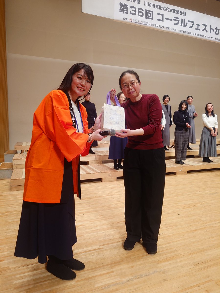 kawasakichorus's tweet photo. ＊コーラルフェストかわさき＊

C-11 合唱団たまともさんも創団28年！でもコーラルフェストかわさきは初出場！ということで、ボイスケアのど飴をどうぞ✨

山下祐加「春は来たなら」「しあわせな一日は」などの3曲を抜群のアンサンブルでお届けくださいました！

#CFかわさき2026 https://t.co/oH2DxDifQF