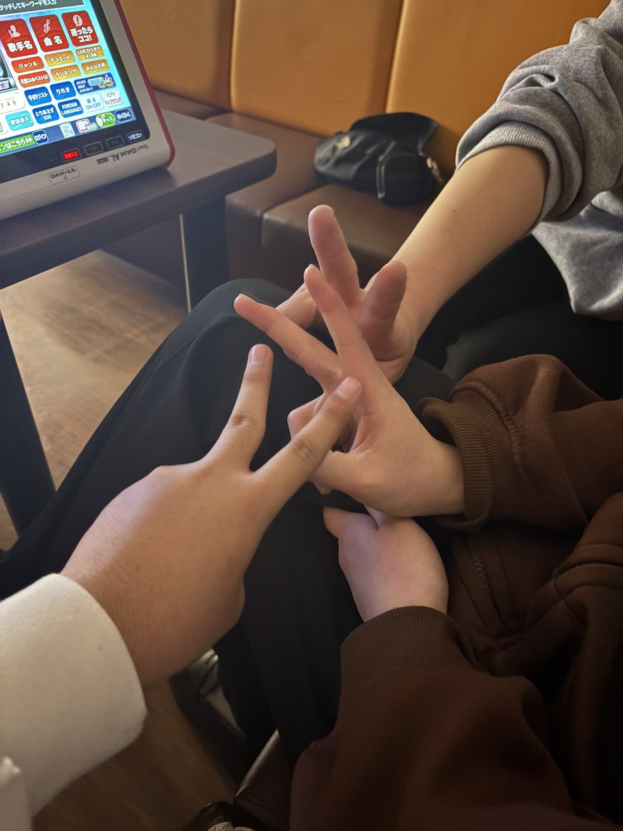 友達とカラオケ行ってます！ 久しぶりのカラオケ楽しいです！ みなさん