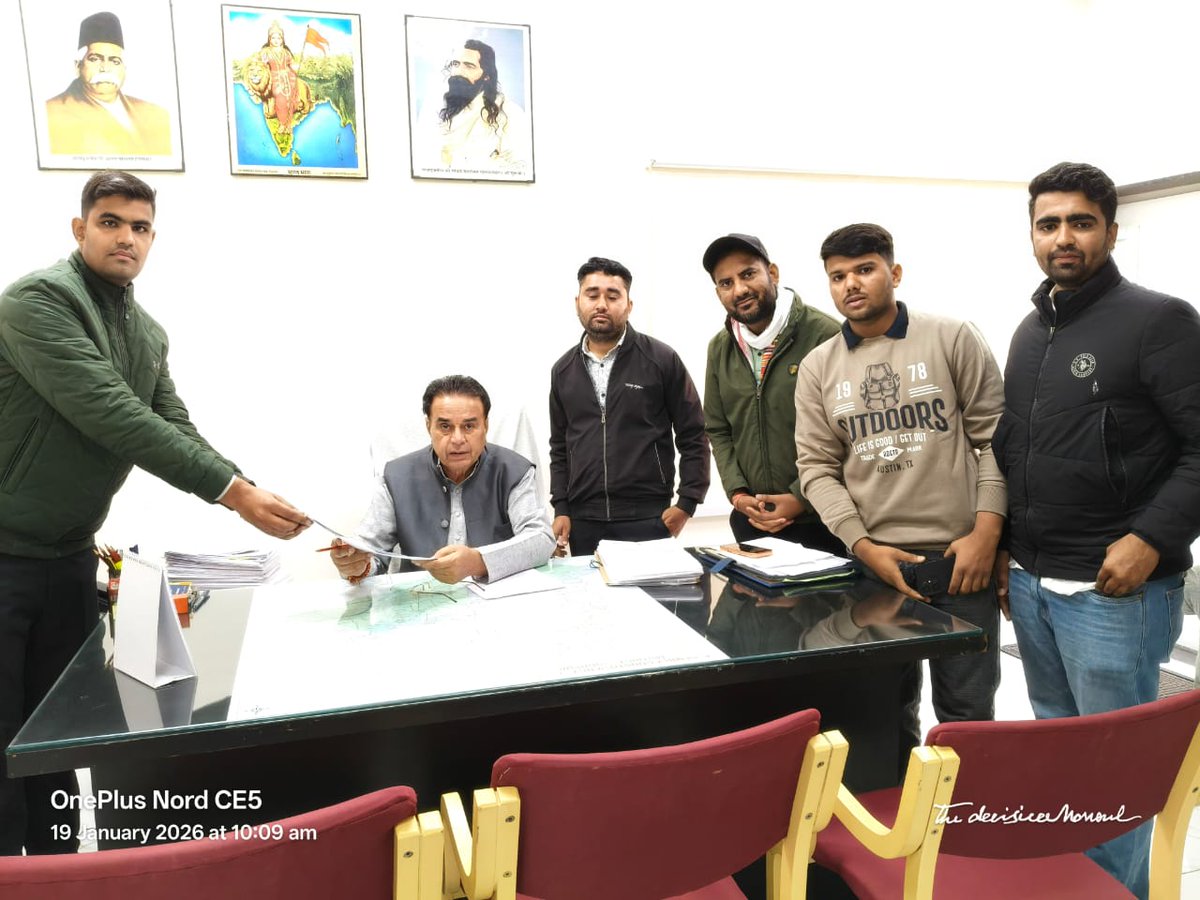 संसदीय सचिव व क़ानून मंत्री जोगाराम पटेल जी आगामी फार्मासिस्ट भर्ती लिखित परीक्षा से पूरी करवाने को लेके ज्ञापन दिया गया साथ हीं मंत्री जी द्वारा पूर्णतः लिखित परीक्षा को समर्थन करके लिखित परीक्षा से भर्ती प्रकिया को तेजी दी अधिकारीयों द्वारा वार्ता करके।