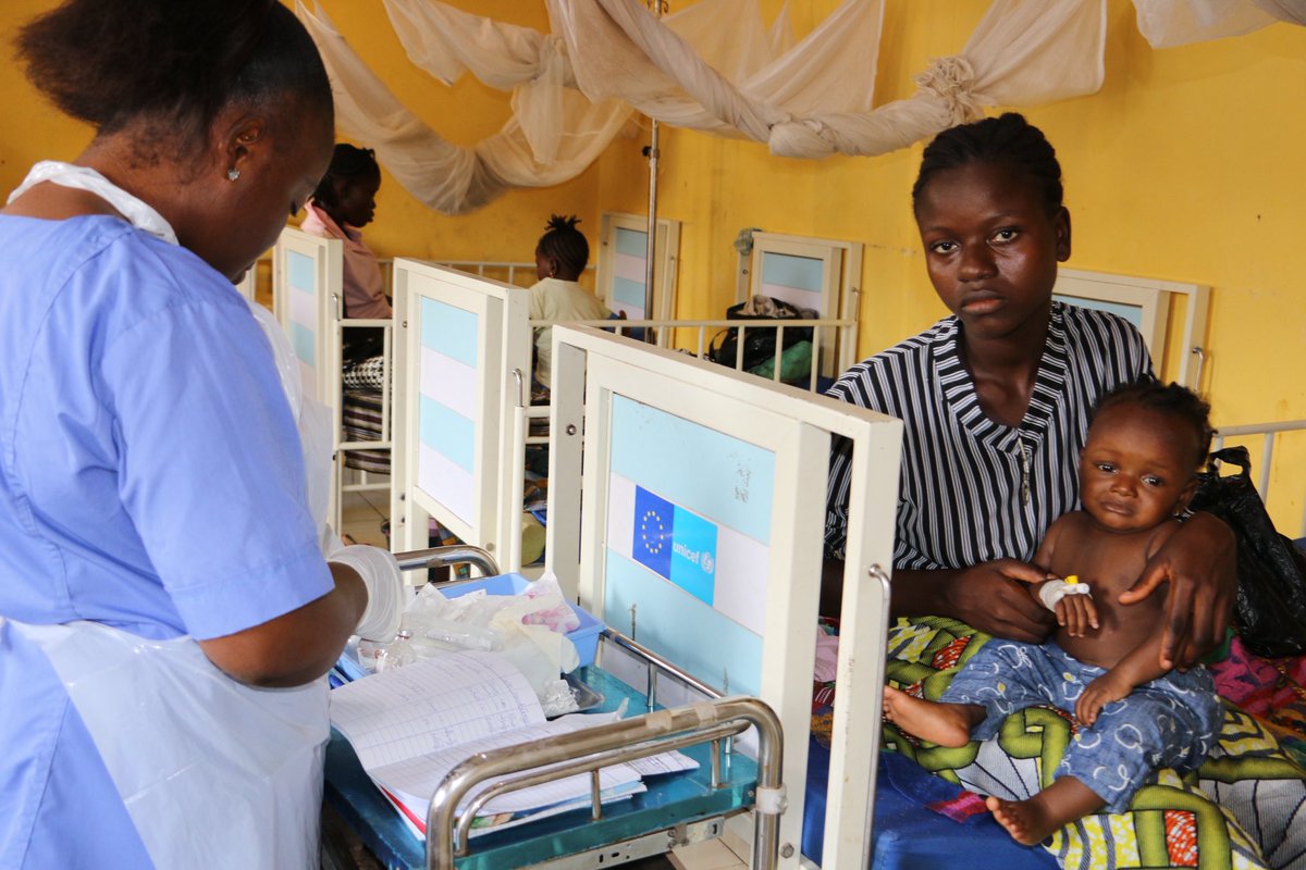 Medzonetv's tweet photo. 🚨CLINICAL CASE: A 4‑year‑old girl is rushed into the Children’s Emergency Room of a general hospital in Surulere at 2:00 a.m. by her aunt.

📖 HISTORY
- 3 days of  high‑grade fever with chills and rigors  
- Repeated vomiting and refusal to eat  
- Became drowsy and confused over the last 12 hours  
- Had a generalized convulsion at home lasting ~2 minutes  
- Passed dark‑colored urine earlier in the day  
- Treated at home with leftover antimalarials + herbal mixture  
- Lives in a mosquito‑dense area, sleeps without a net

🩺 EXAMINATION
- Acutely ill, GCS 9/15
- Temperature: 40.1°C
- Pale, mildly jaundiced
- Deep, labored breathing
- Random blood sugar: 2.1 mmol/L
- Enlarged spleen
- Signs of dehydration

What is the MOST LIKELY diagnosis?

What are the IMMEDIATE life‑saving interventions you’d start in the first 30 minutes?