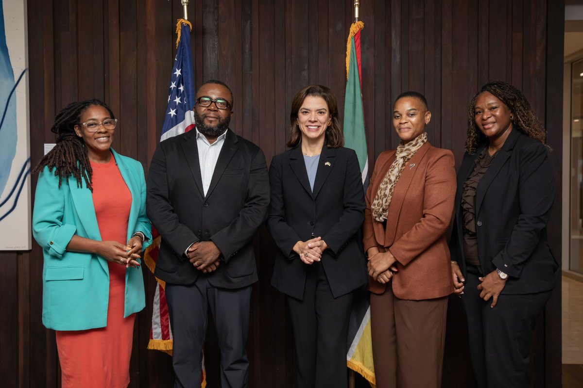 Encarregada de Negócios Abigail L. Dressel tweet media