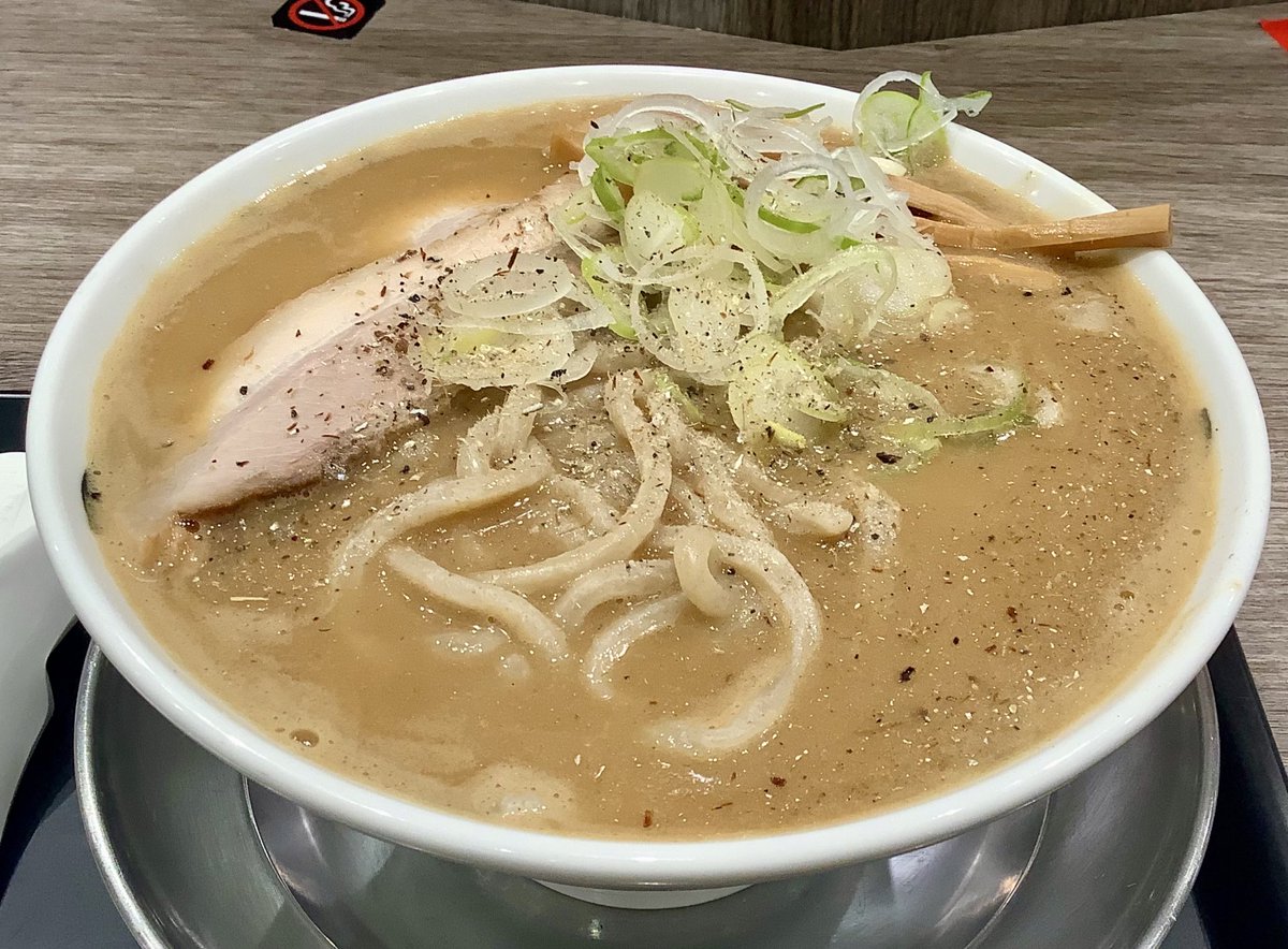 nabe__O's tweet photo. 青森県発の煮干しラーメン店、
長尾中華そば　大船店のごくにぼ(大盛り)です。
濃厚な煮干しスープがたまらんです。
太めの麺も食べ応え抜群！
#調月音葉に飯テロ
#アキバたんラー活部 https://t.co/P1NDY8QIWy