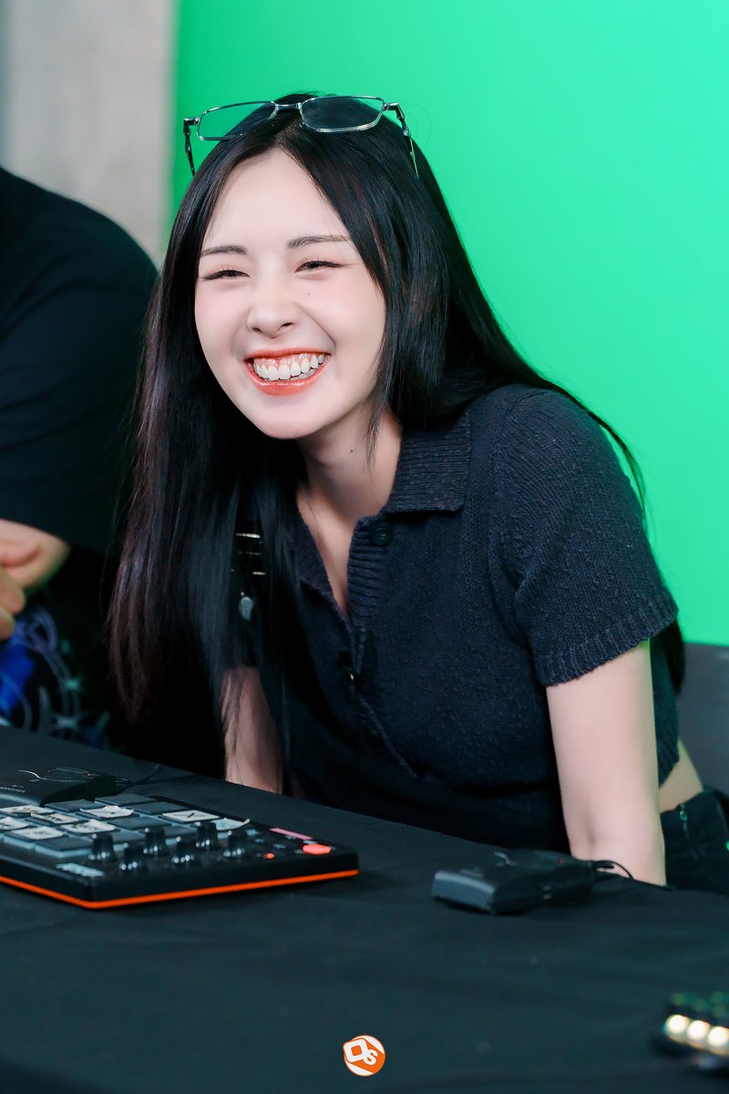 Online Station tweet media