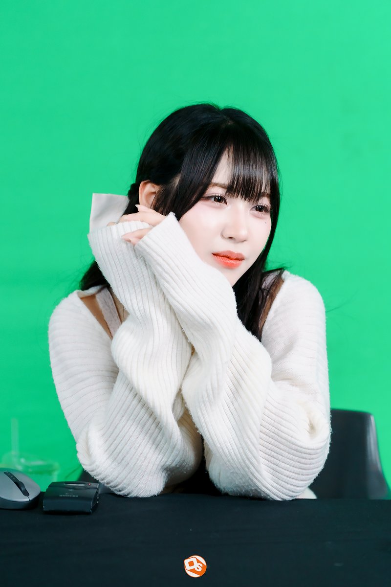 Online Station tweet media