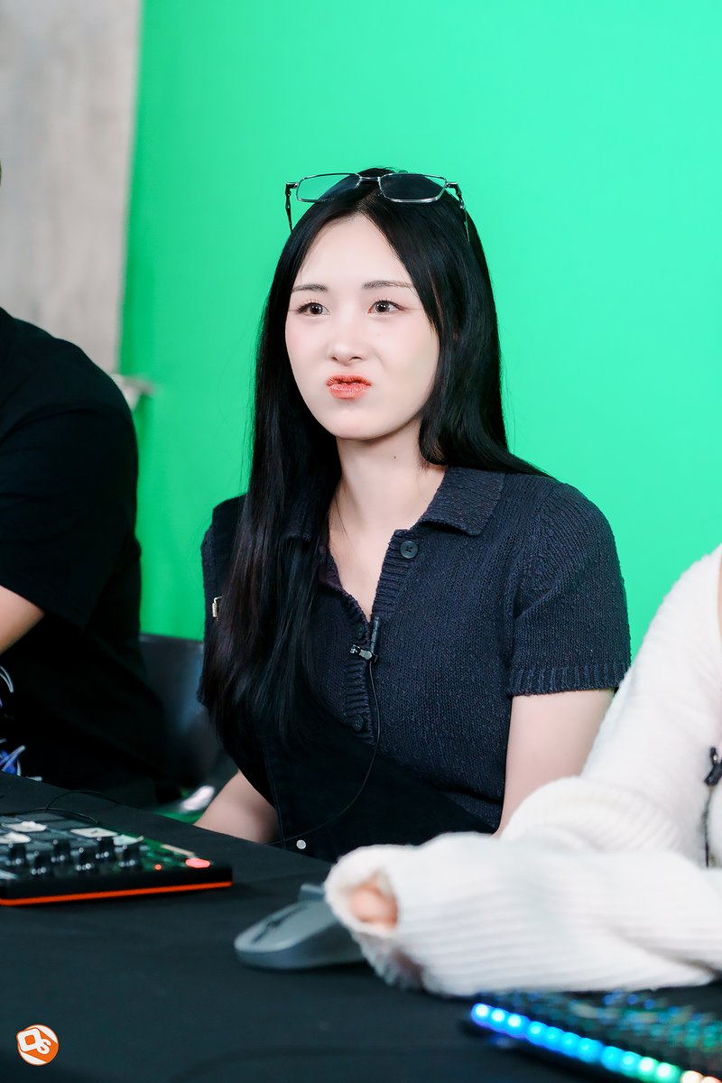 Online Station tweet media