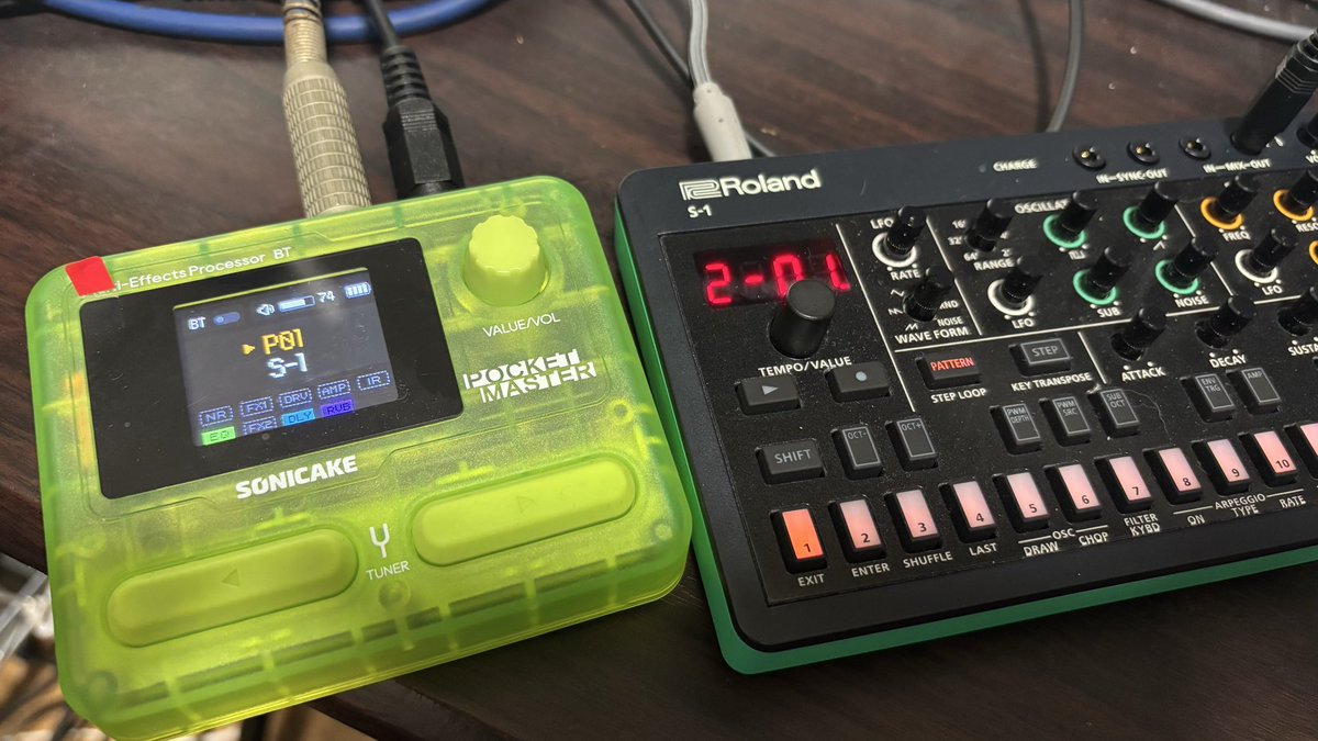 Lasius1977's tweet photo. 久々に #NuRad を
Roland S-1と
#SONICAKE の #Pocket_Master に繋いで
鳴らしてみたりしてみよう•*¨*•.¸¸♬︎ https://t.co/QQuqyLFhQY