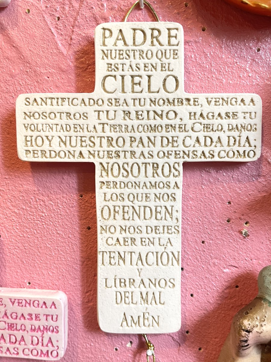 メキシコの聖品店で買い付けてくる十字架です💒✨ レジン製で新品です