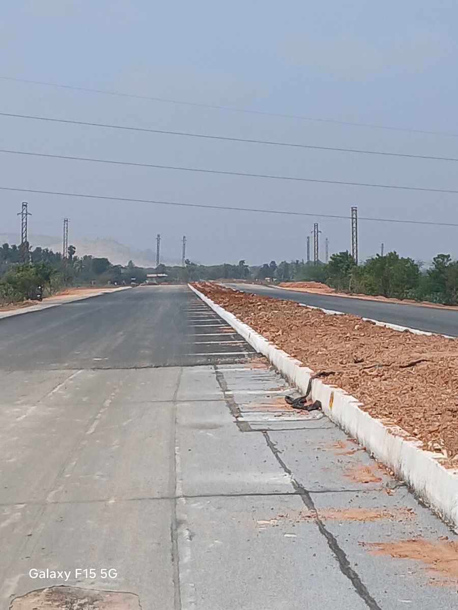 jjayaprakash82's tweet photo. Vikkravandi to sethiyathope project
--------------------------

Four lane road work completed in few sections in vadalur bypass

@CuddaloreTN31 https://t.co/mXRq5QE9ct