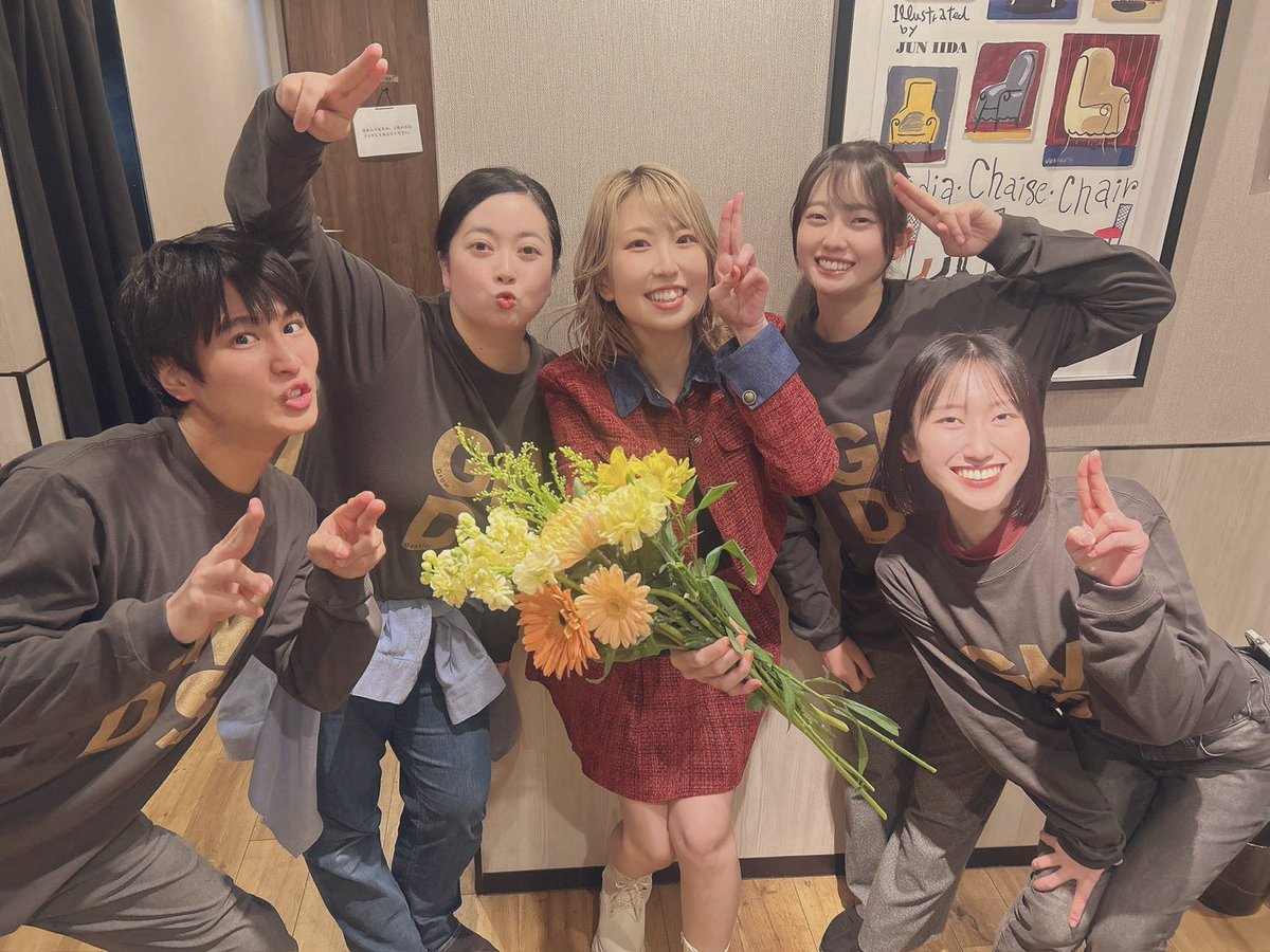 アコースティックワンマン
#栞の広場
仲間と共にお手伝い

まじで、しいのライブは
あったかくてパワーもらえます！

あたしも
「がまだす」するぞ！って思う⭐︎

ライブにお客様におままごとセット配るとか
最高すぎるw

9月は、雰囲気変わって
ダンスワンマン！こちらも楽しみ！