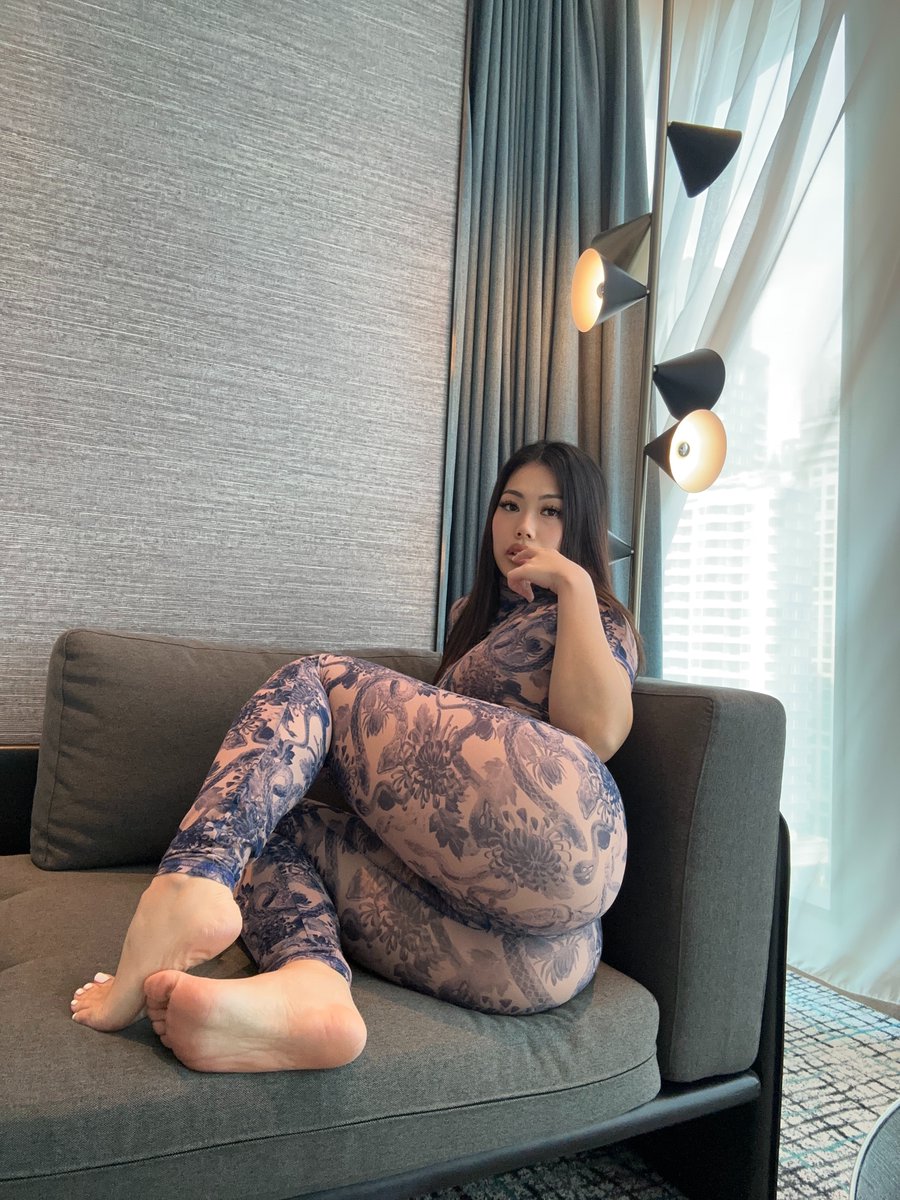 ofmiohonda's tweet photo. “Thick Asian girls dont exist” then explain this: https://t.co/IUjejAPoTe