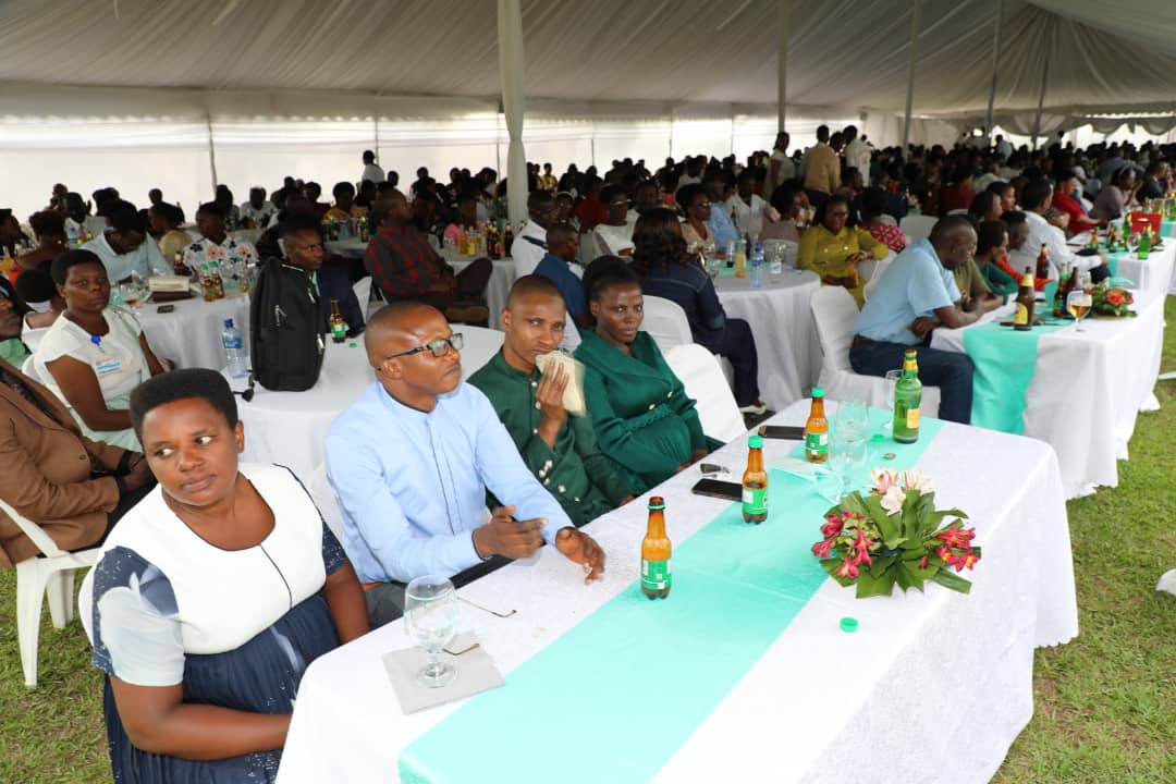 HMKamenge's tweet photo. 2/4
Le DG dudit hôpital, le Gén-Bde Dr Marc Nimburanira a indiqué que l’@HMKamenge a clôturé l’année 2025 avec un bilan d'activités fructueux. https://t.co/08E5gPNGUM