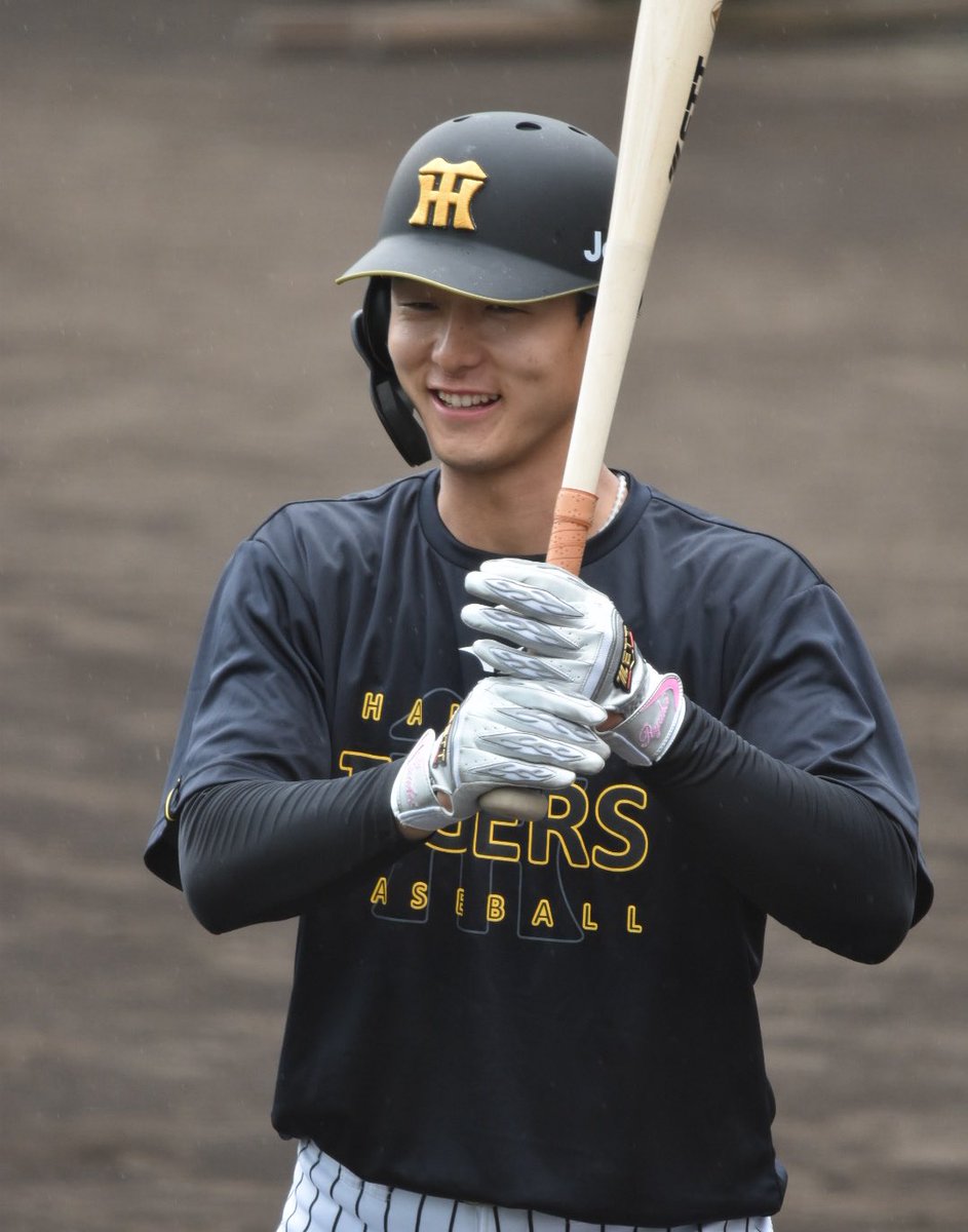 小幡竜平木製バット 😸🤍 #小幡竜平