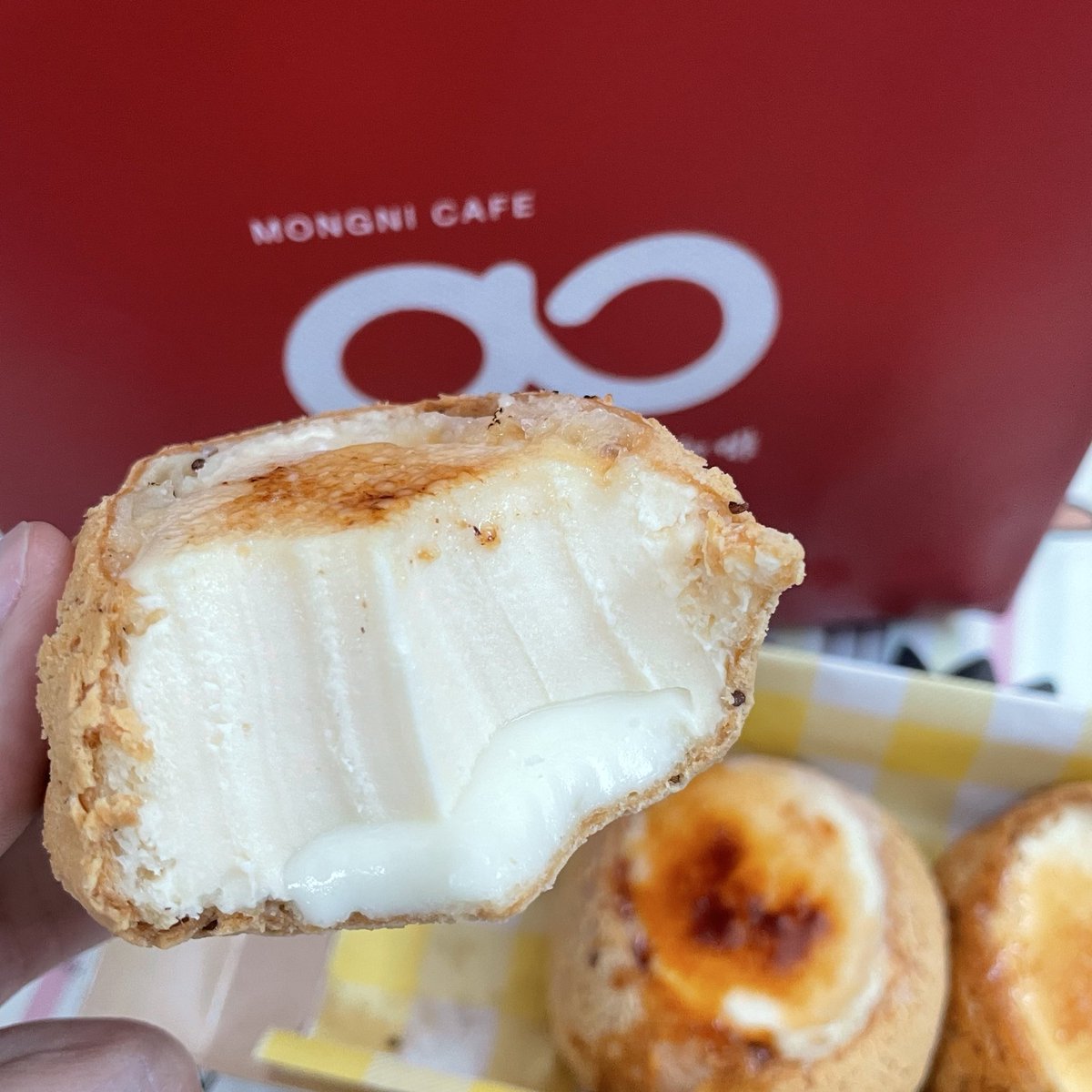 อร่อยตรงปกไม่จกeye อร่อยชิบห๊ายยยยย ฮืออออออออ สั่งแกร้บมาเกือบสองชั่วโมงยังอร่อยอยู่ ㅠㅠ มันหวานพอดีมาก โมจินุ่มมาก ฟินน้ำตาไหล 💔🤍 ทุกคนลอง