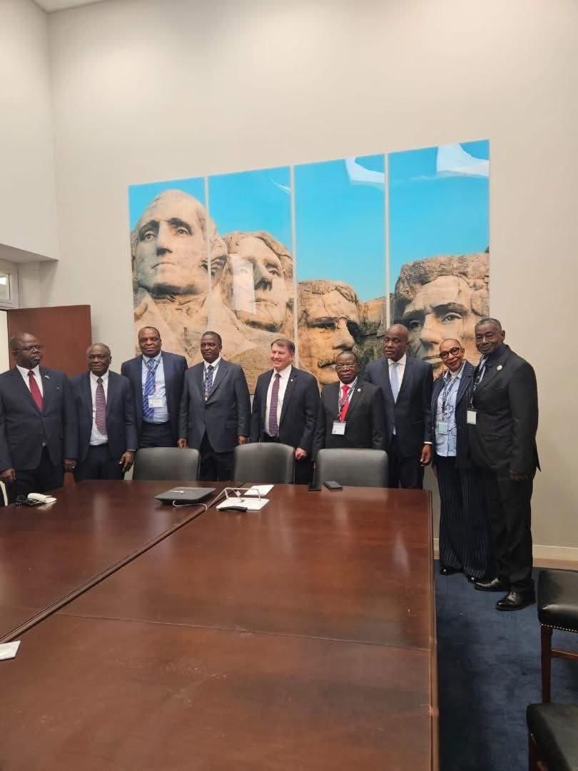 Aux états unis 

Nous espérons que <a href="/MartinFayulu/">Martin Fayulu</a> u, <a href="/jc_tshilumbayi/">Isaac JC Tshilumbayi</a> et <a href="/PLukwebo/">Modeste Bahati Lukwebo</a> seront interpellés par les services de sécurité CNC dès leur arrivée à l'aéroport de N'djili, pour avoir rencontré les membres de Sauvons le Congo de Joseph <a href="/drcJosephKabila/">Joseph Kabila K</a>