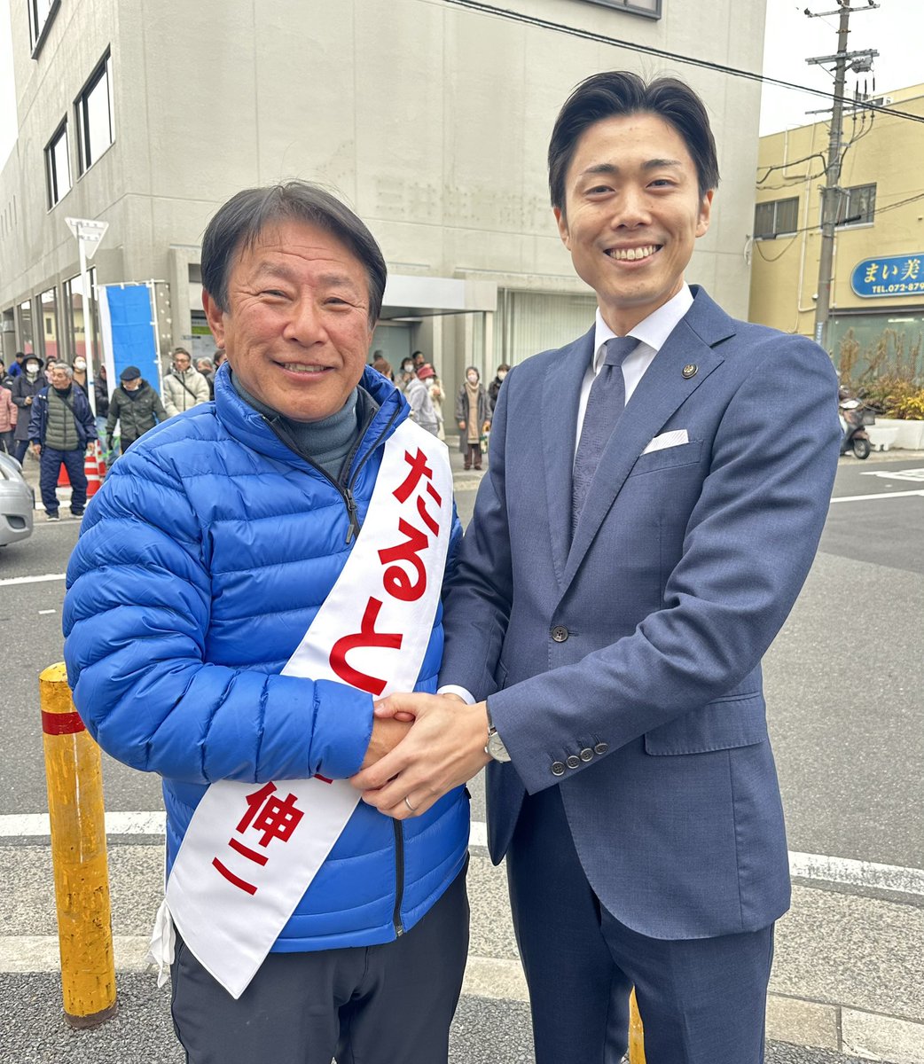ShinjiTarutoko's tweet photo. 大阪12区
全ての市長が激励に🙏

地域に根ざした
大多数の地域の方々が
幸せになる社会の実現に向けて

『たるとこ伸二』

よろしくお願い申し上げます‼️

#大阪12区
#必勝 https://t.co/rlz8n3QDVC