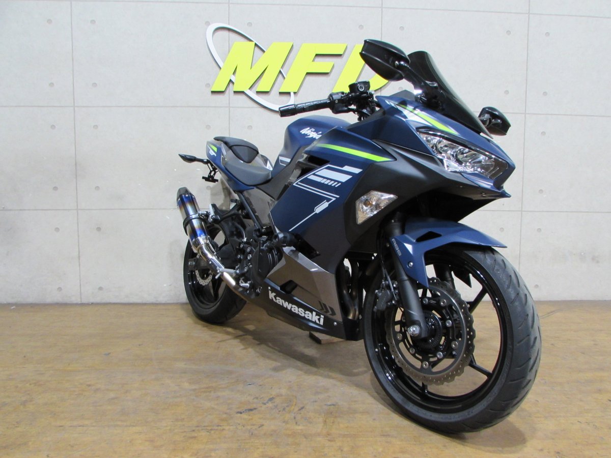 在庫車両紹介》 【KAWASAKI Ninja400 2022 6,714km】 ✓250cc並みの軽