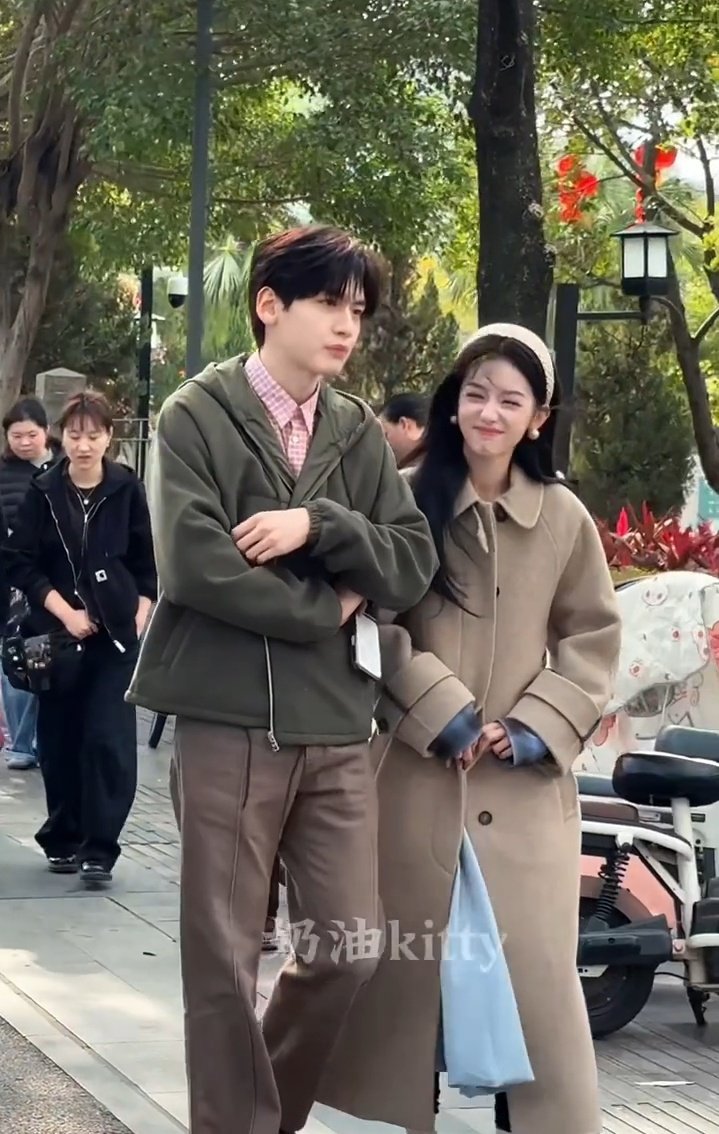 czhouye's tweet photo. yezi and owen look so pretty! 🥹 https://t.co/WMDCFBSudD