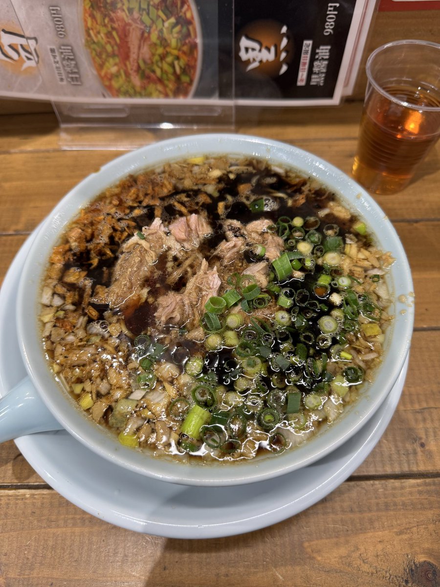 G96332239's tweet photo. 今イチオシ。マジで美味い。
初黒醤油でした。ほんのりマー油で、たまり醤油なのにキリッとしてるん。次は赤だな！
ご馳走様でした(-人-)
#キャプテンラーメン https://t.co/q0XG737SwT