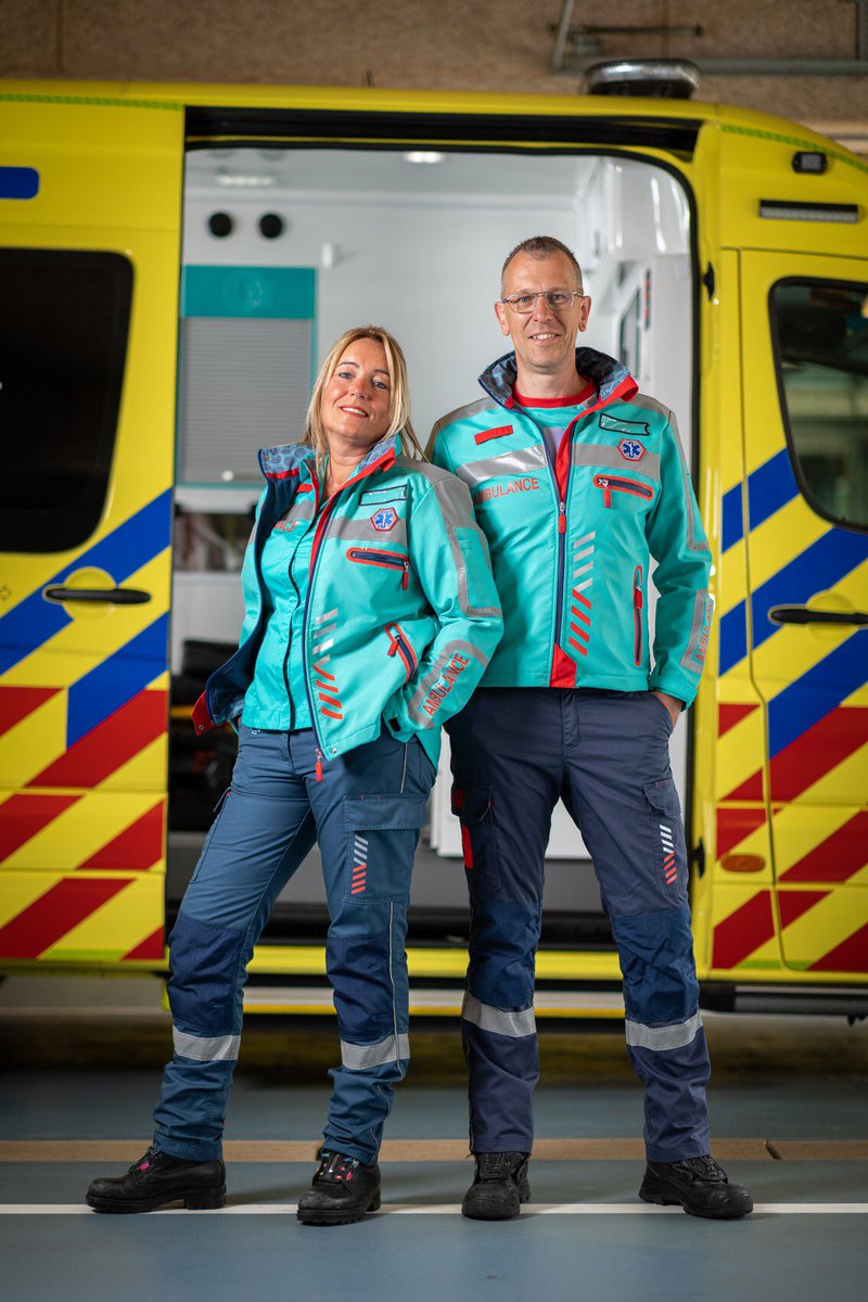 Dan is de grote dag daar, de aanvang van de opleiding, een vak met verantwoordelijkheid, kennis en zelfstandigheid. #dmvda 
⁃Wegenverkeerswet 1994
⁃Regeling Verkeersregels en Verkeerstekens 1990
⁃Regeling voertuigen
⁃Regeling Optische en Geluidsignalen 2009