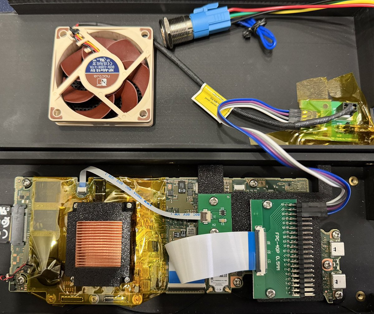 thakyuu's tweet image. ファン駆動用の5Vも筐体内で完結する様になった
ミニウルトラの例マが一番遊び甲斐がある気がする
ほぼ必要なものは揃ったから次はケースの再設計
#例マ