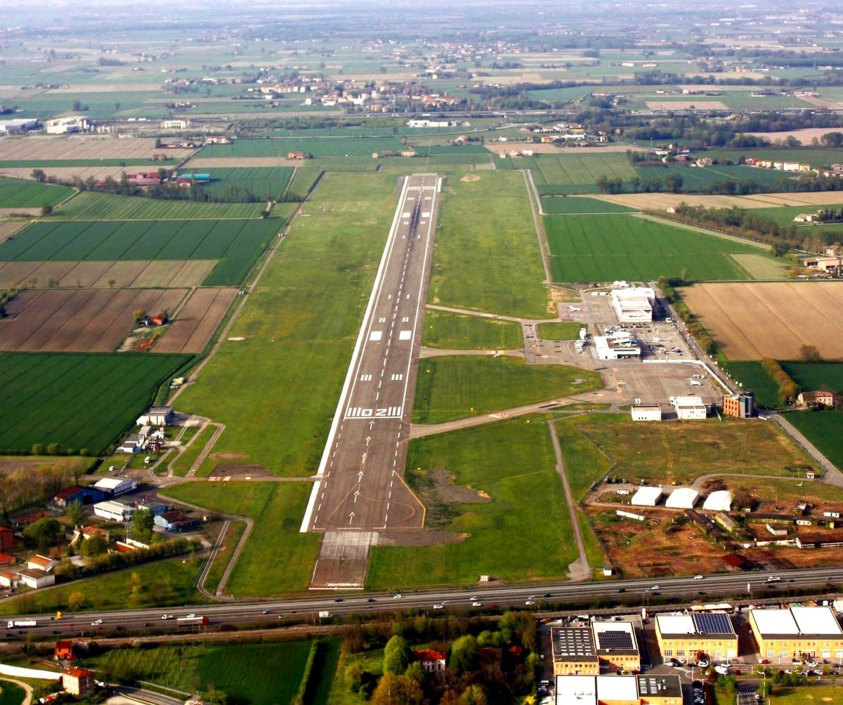 Aeropuerto de Parma megaconstrucciones.net/?construccion=…