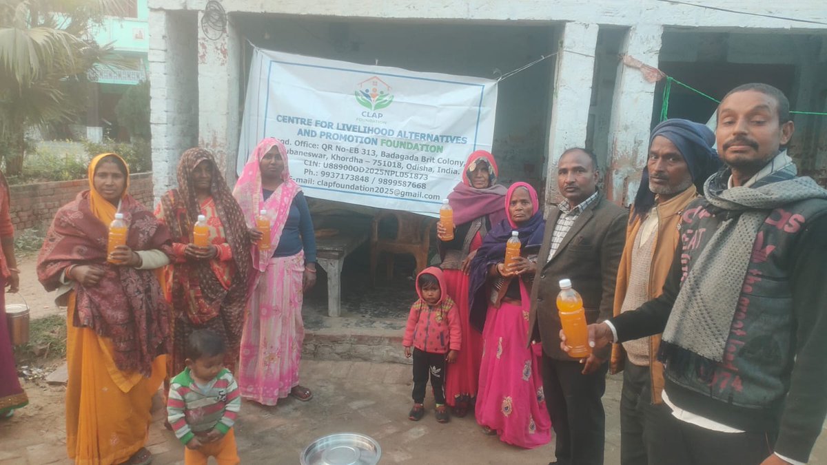 ClapFounda5250's tweet photo. A hands-on training on “Mango Squash Bottling” organized by @ClapFounda5250 at Narsawan, Dalmau block, Raebareli, UP on 03.02.2026, strengthening practical skills for value addition and local entrepreneurship. @KendraRaebareli @dmraebareli  @jdabureau @uphorticulture @AgriGoI https://t.co/K2v99755GF