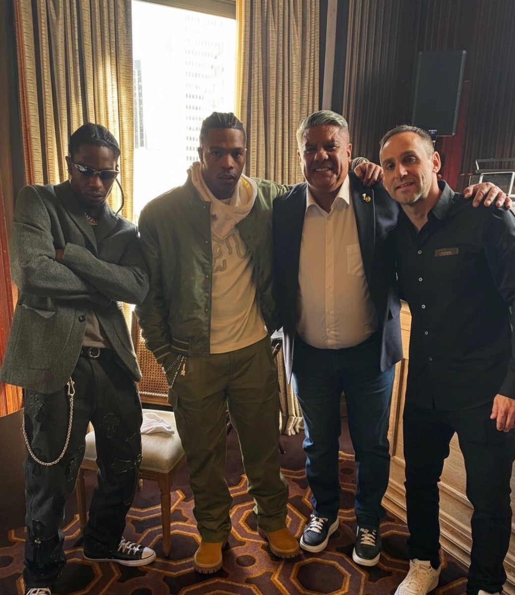 Cactussjackarg_'s tweet photo. 📸 | Travis Scott junto a Lil Baby, Michael Rubin y el Chiqui Tapia.

NI YO ME CREO QUE ESTO SEA REAL, ES LA FOTO DE TODOS LOS TIEMPOS. https://t.co/BztIw0GJnF