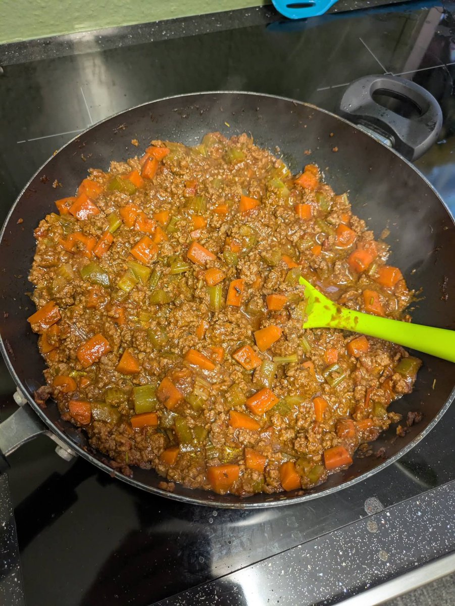 Rainbow_Stars1's tweet photo. Cool runnings and a delicious lunch of course it was Pasta Bolognese to get in the Italian mood for the Olympics.

#goteamgb
#eatingtogether
#lpftgrowitcookiteatit https://t.co/nu72K9K4P9