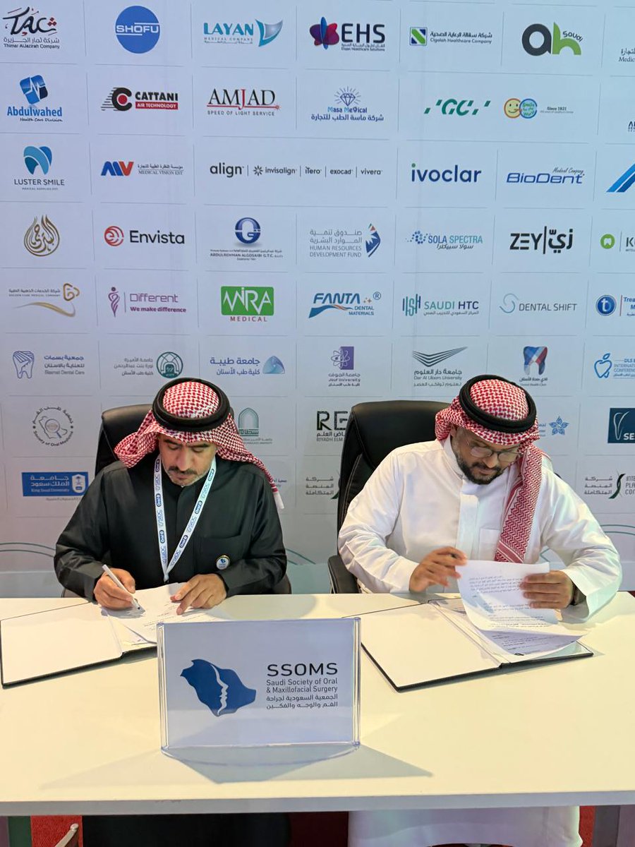 تعزيزاً لتواجدنا الرقمي.. 🌐
​وقعت الجمعية السعودية لجراحة الفم والوجه والفكين #SSOMS عقد تطوير الموقع الإلكتروني مع شركة لمسة الإتقان لتقنية المعلومات @itqantouch. ✍️
 
​#SSOMS #السعودية #التحول_الرقمي
#SIDC2026 ثلاثة