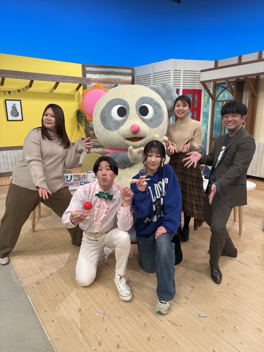 bsn_najirate's tweet photo. 本日もご覧いただきありがとうございました✨

山脇さん、けん玉チャレンジ大成功~！！
今週はなじラテグッズをプレゼント🎁
ご応募お待ちしております🙌

来週もお楽しみに！ https://t.co/IuvRkywiv0