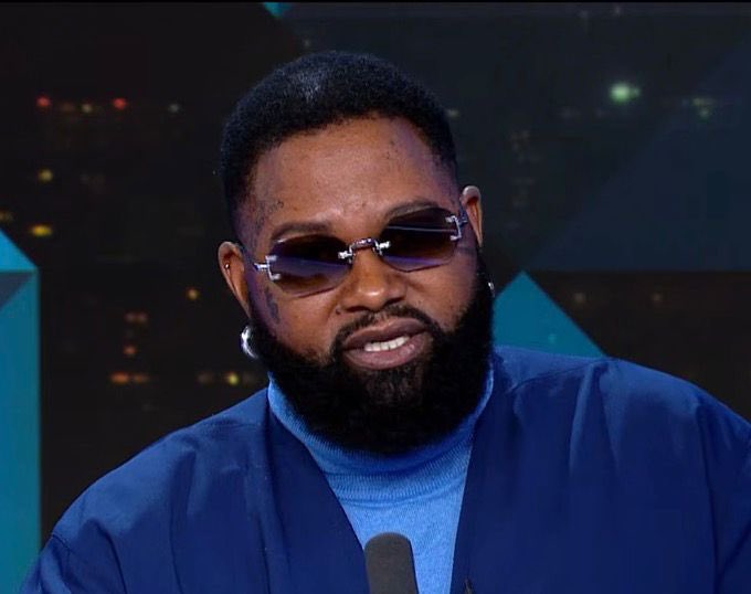 CongoView's tweet image. #Musique: Invité de #France24, Ferre #Gola, entre actualité musicale et ambitions internationales.

Au cours de l’entretien, l’artiste a évoqué des collaborations en préparation ainsi qu’une volonté affirmée d’explorer de nouvelles sonorités.

Lire plus: congoviewrdc.net/details.php?ni…