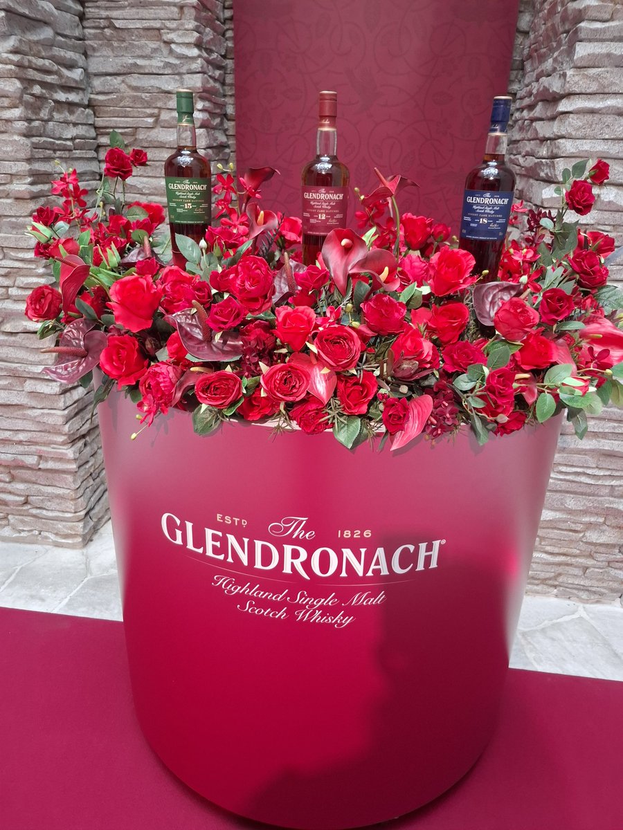 wOniERozl23i34p's tweet photo. シェリー樽熟成のエキスパート「グレンドロナック」✨
12年、15年、18年の飲み比べを楽しんで来ましたぁ🙌😻😋
イベント会場も素敵でしたね👏
#グレンドロナック
#thefirstsip
#シングルモルト
#ウィスキー https://t.co/OpeTD2ZtQ6