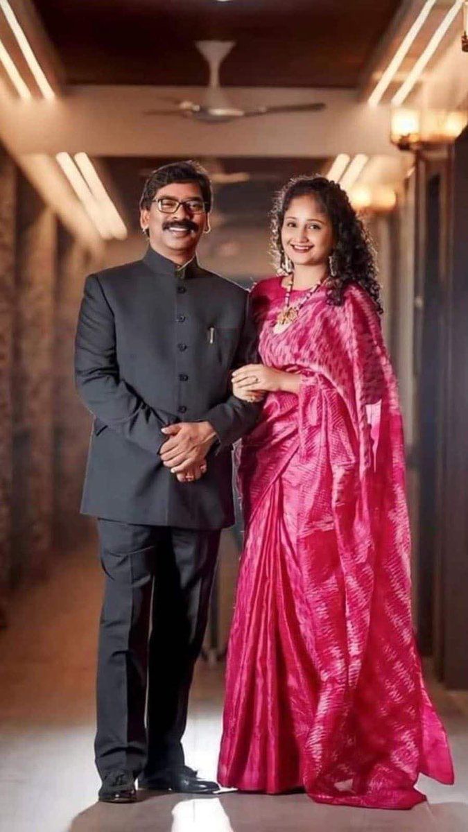 झारखंड के यशस्वी मुख्यमंत्री आदरणीय श्री हेमंत सोरेन दादा एवं भाभी कल्पना सोरेन जी को वैवाहिक वर्षगांठ की हार्दिक बधाई एवं शुभकामनाएँ।

ईश्वर से प्रार्थना है कि आप दोनों का जीवन प्रेम, विश्वास और समृद्धि से सदैव परिपूर्ण रहे।

<a href="/HemantSorenJMM/">Hemant Soren</a> 
<a href="/JmmJharkhand/">Jharkhand Mukti Morcha</a> 
<a href="/JMMKalpanaSoren/">Kalpana Murmu Soren</a>